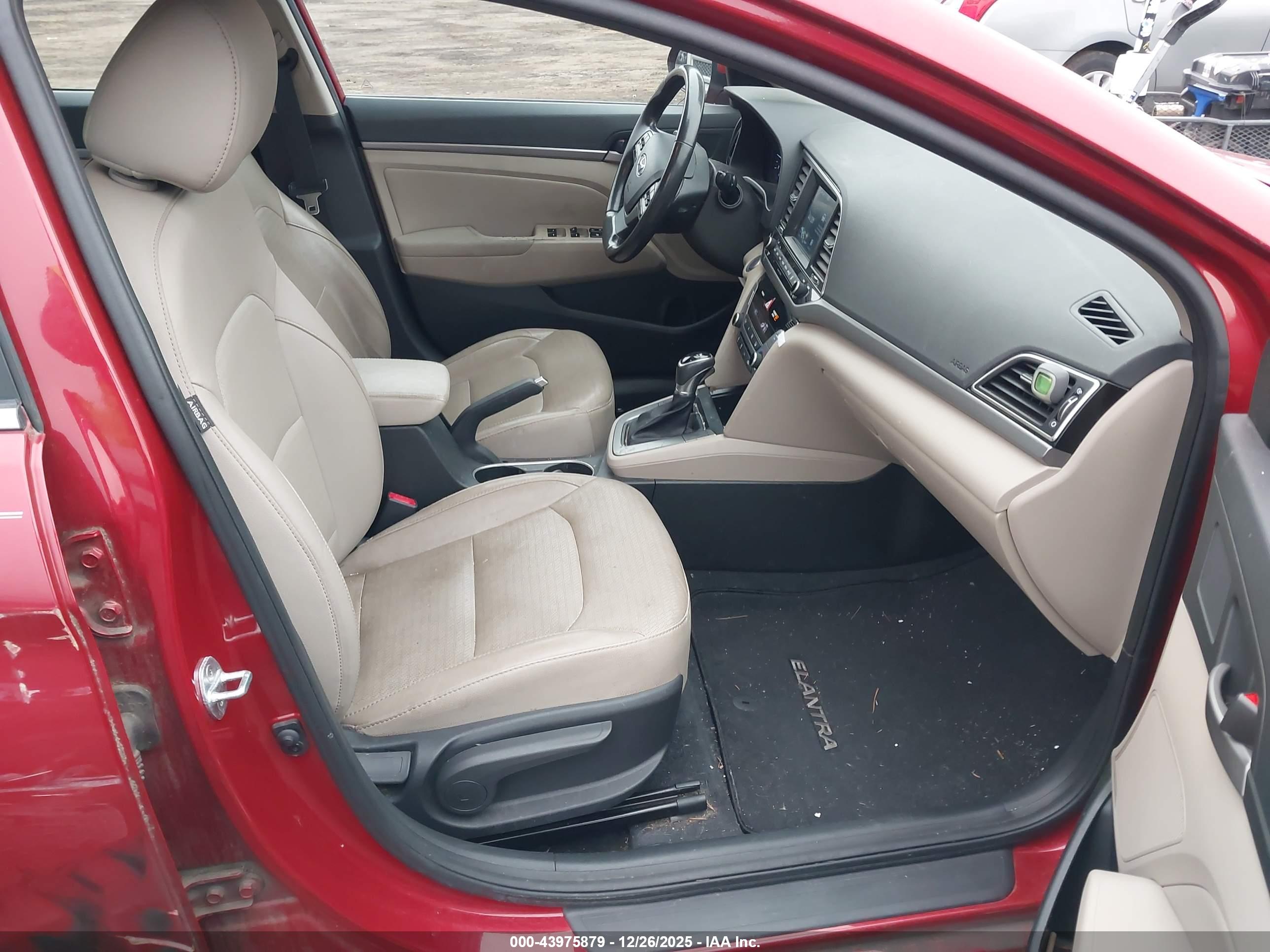 HYUNDAI ELANTRA image 5