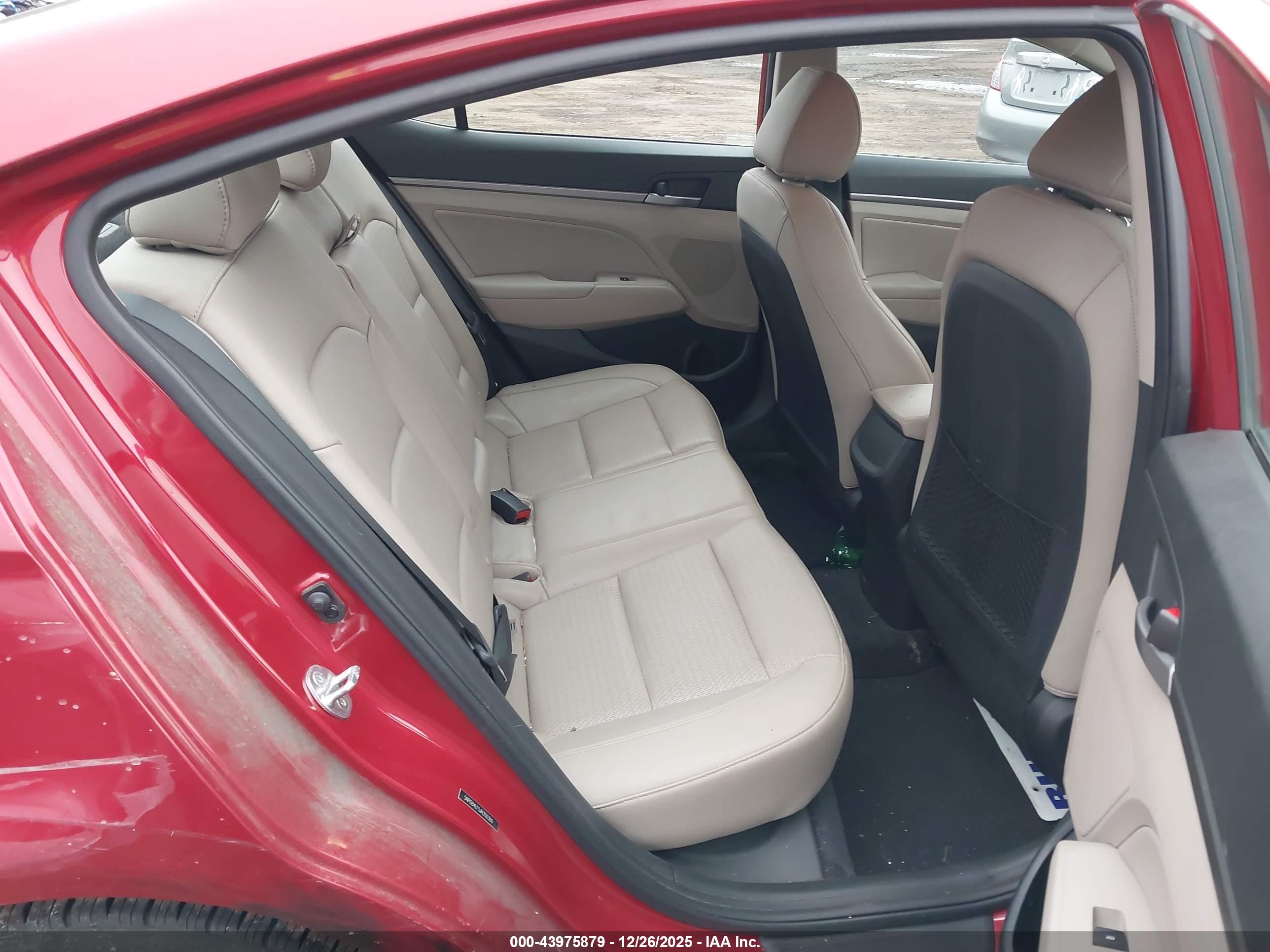 HYUNDAI ELANTRA image 8