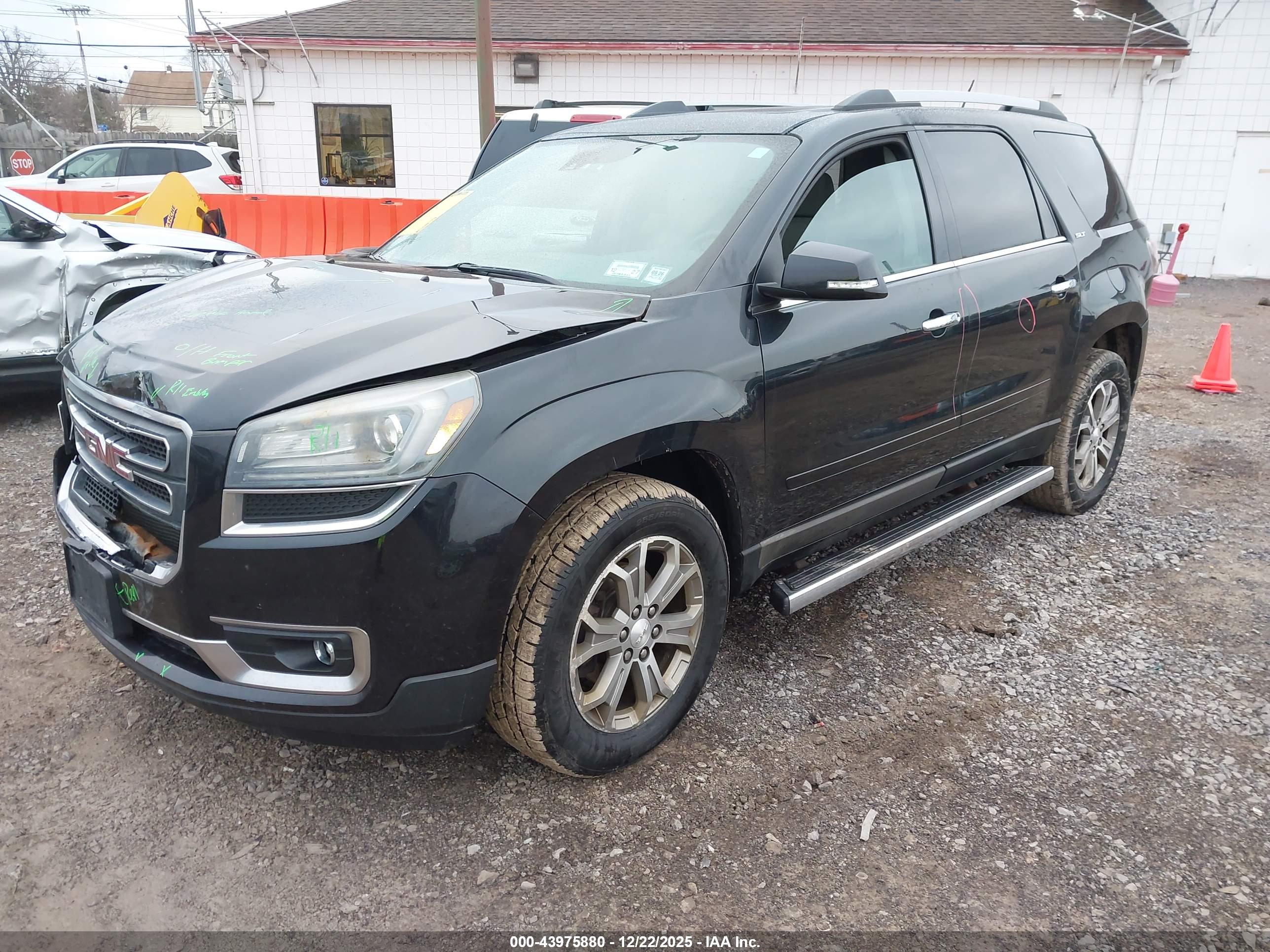 GMC ACADIA image 2