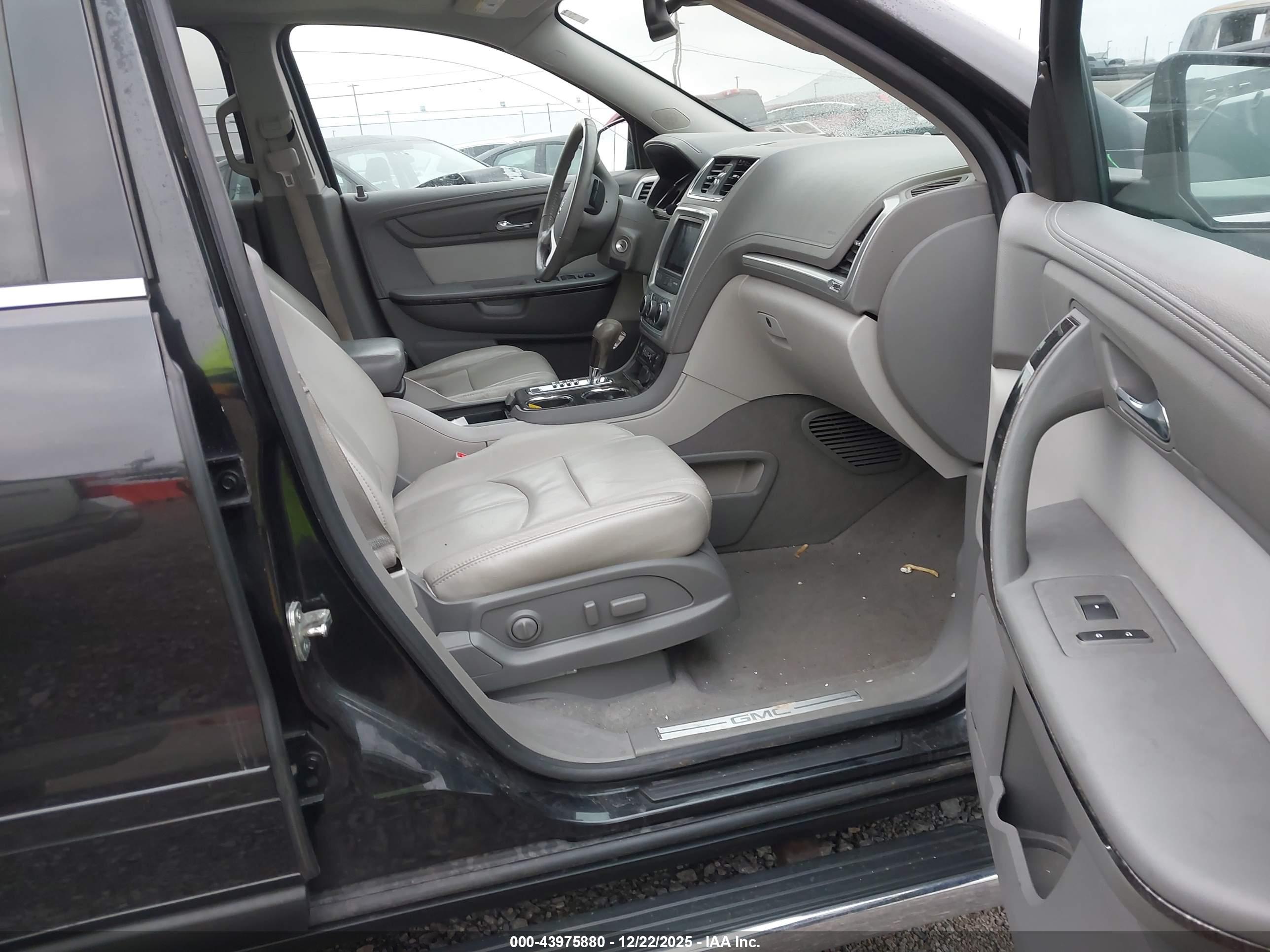 GMC ACADIA image 5