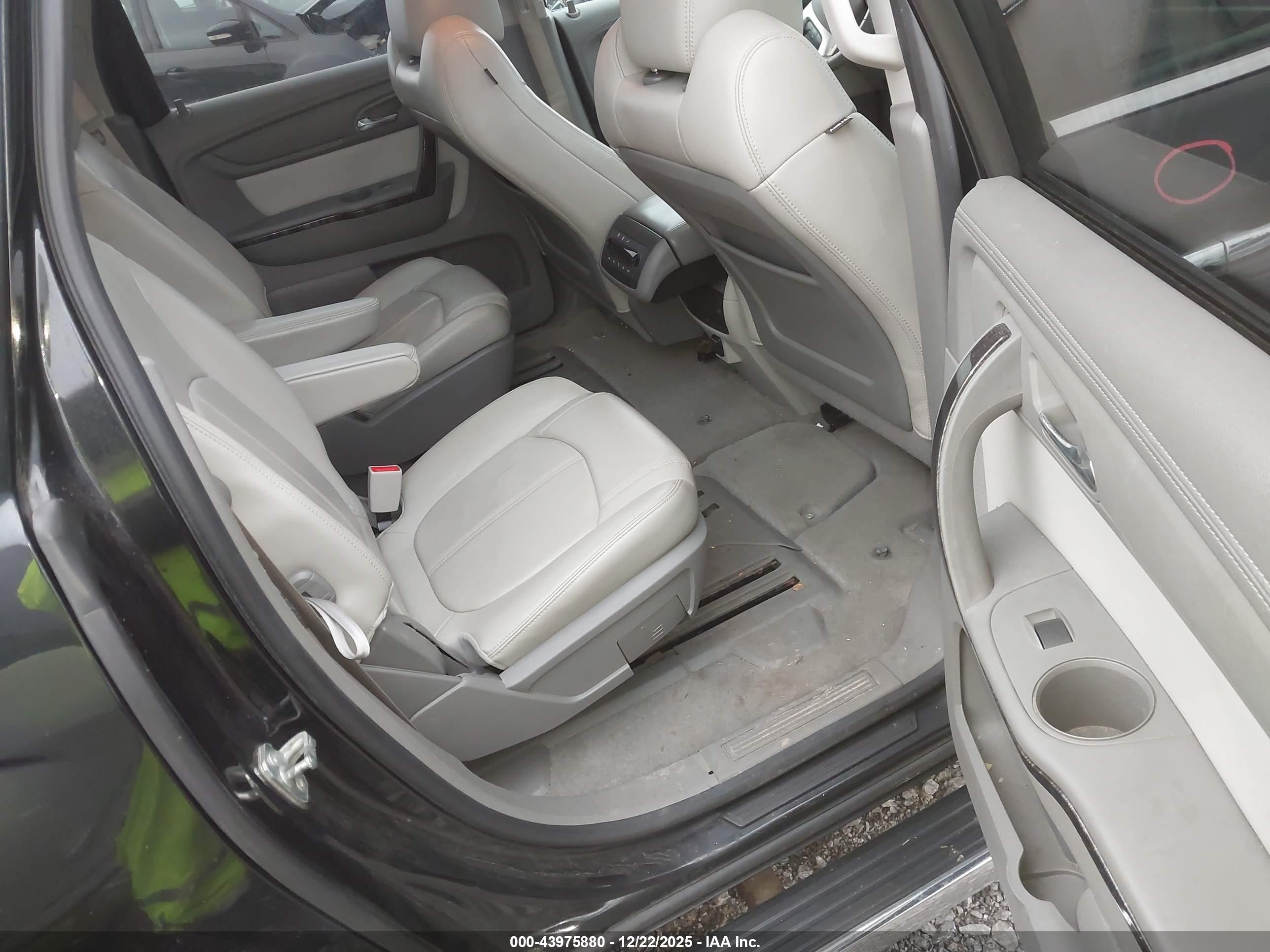 GMC ACADIA image 8