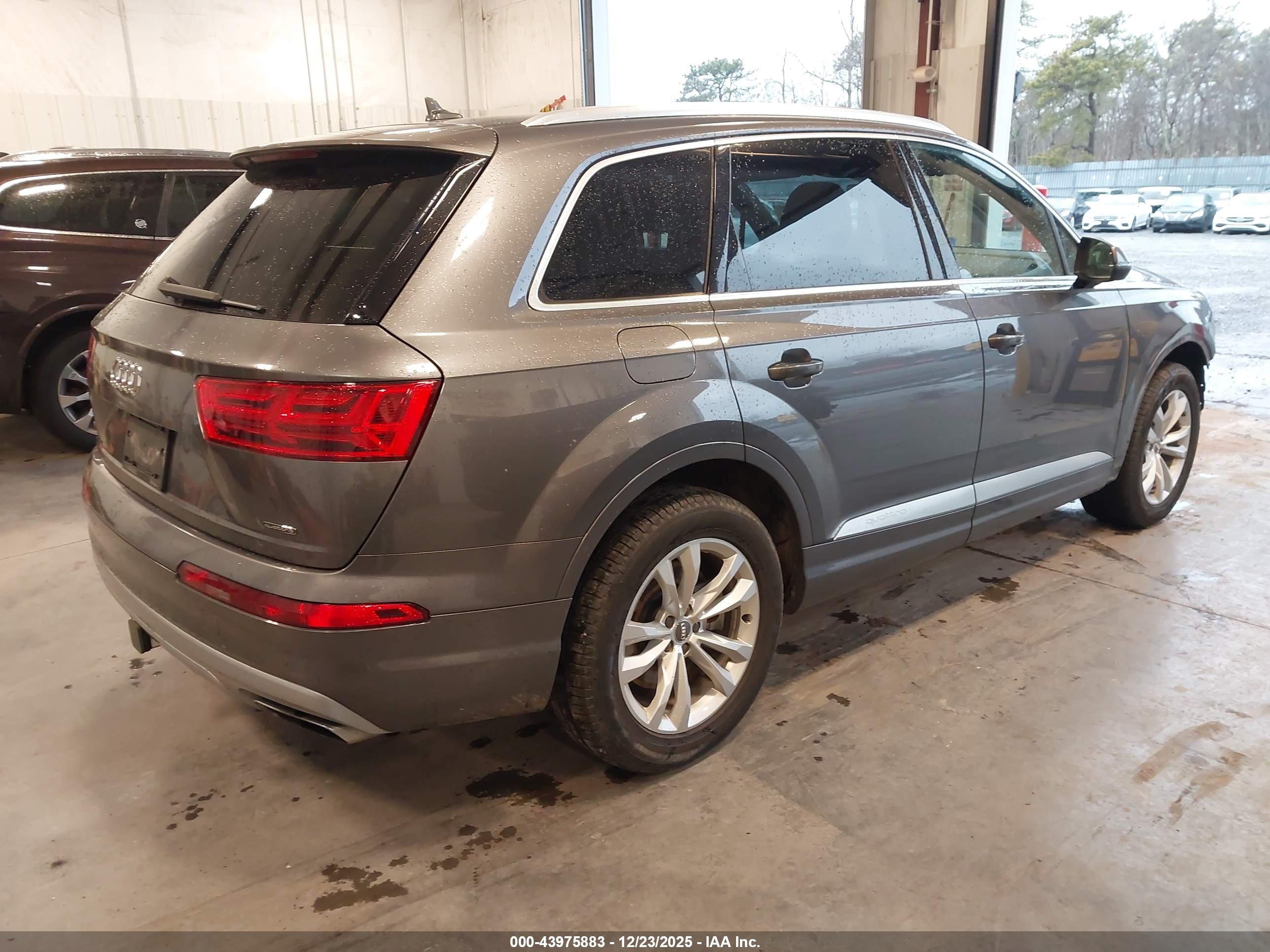 AUDI Q7 image 4