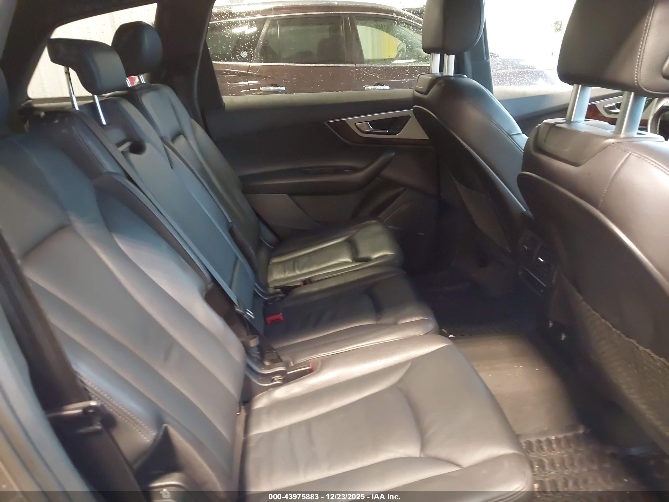 AUDI Q7 image 8