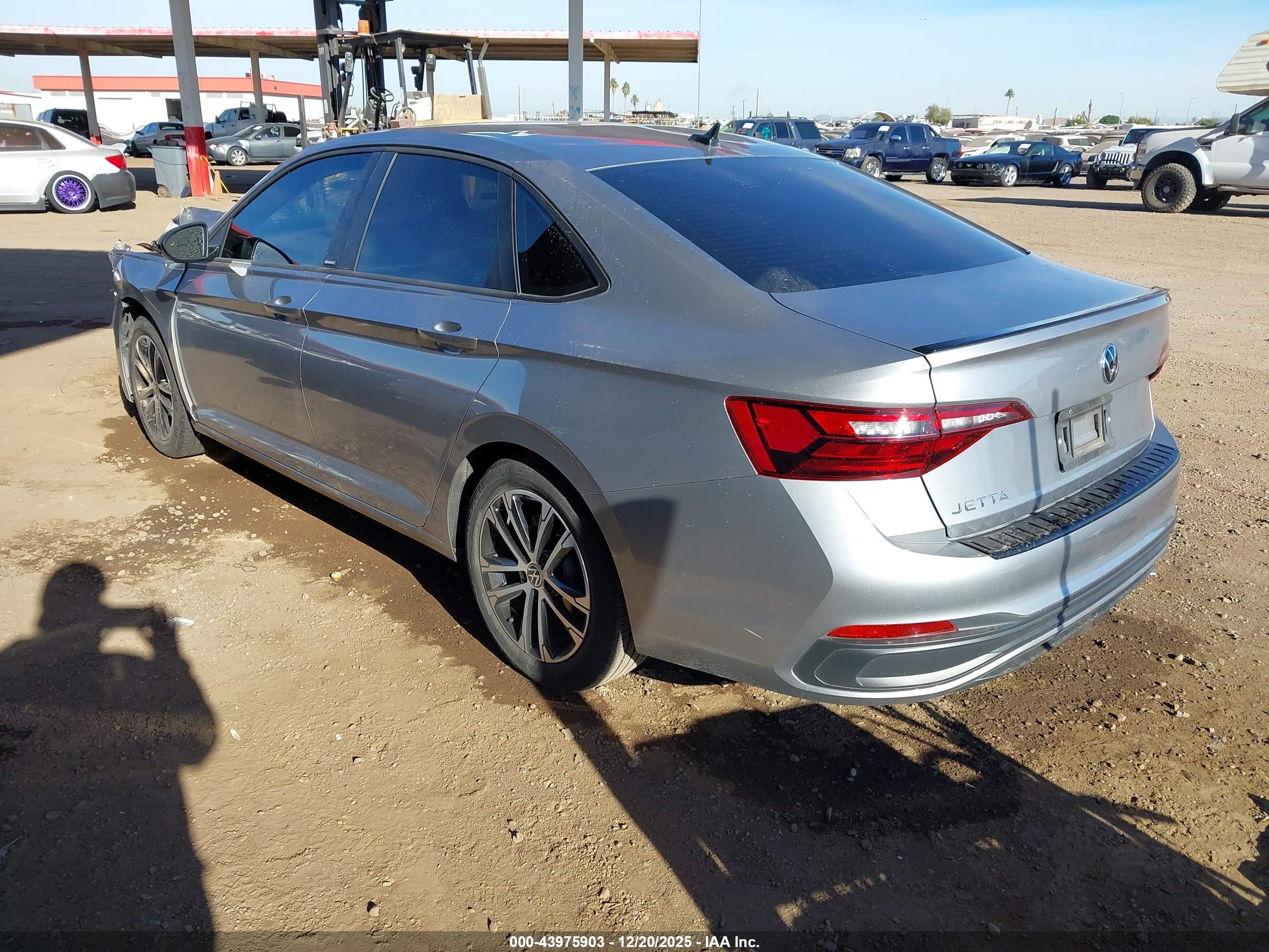 VOLKSWAGEN JETTA image 3