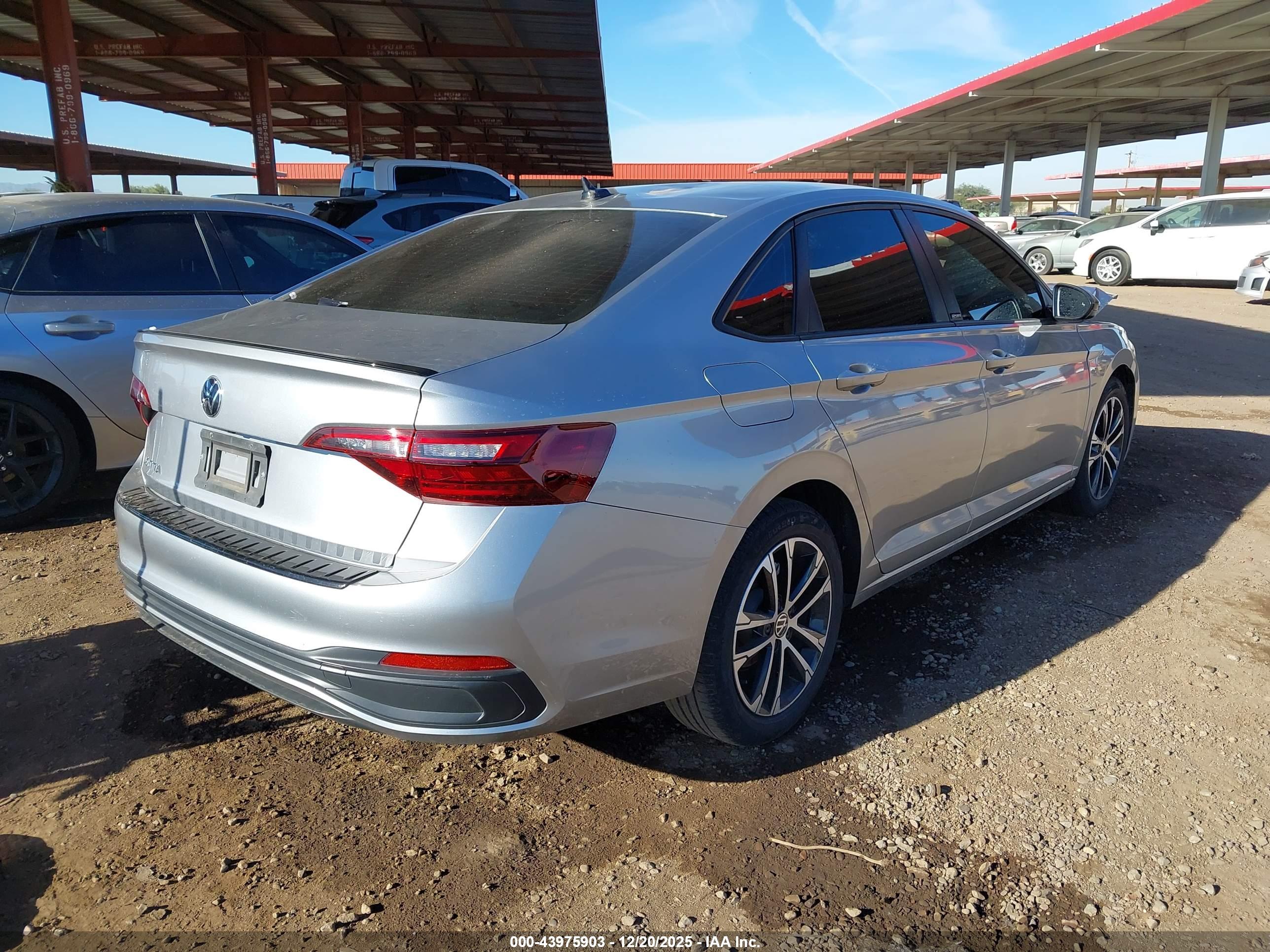 VOLKSWAGEN JETTA image 4