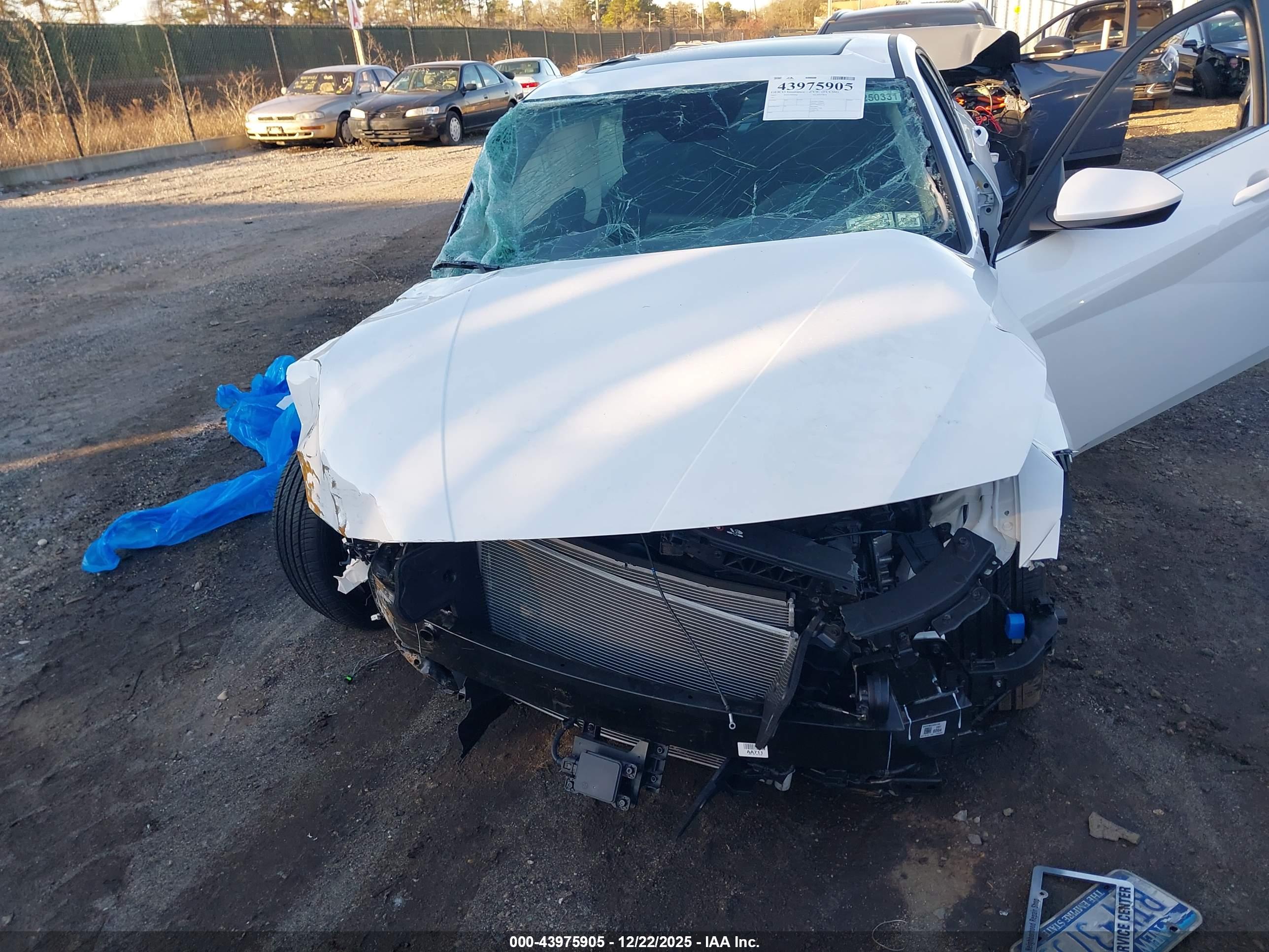 HYUNDAI ELANTRA image 6
