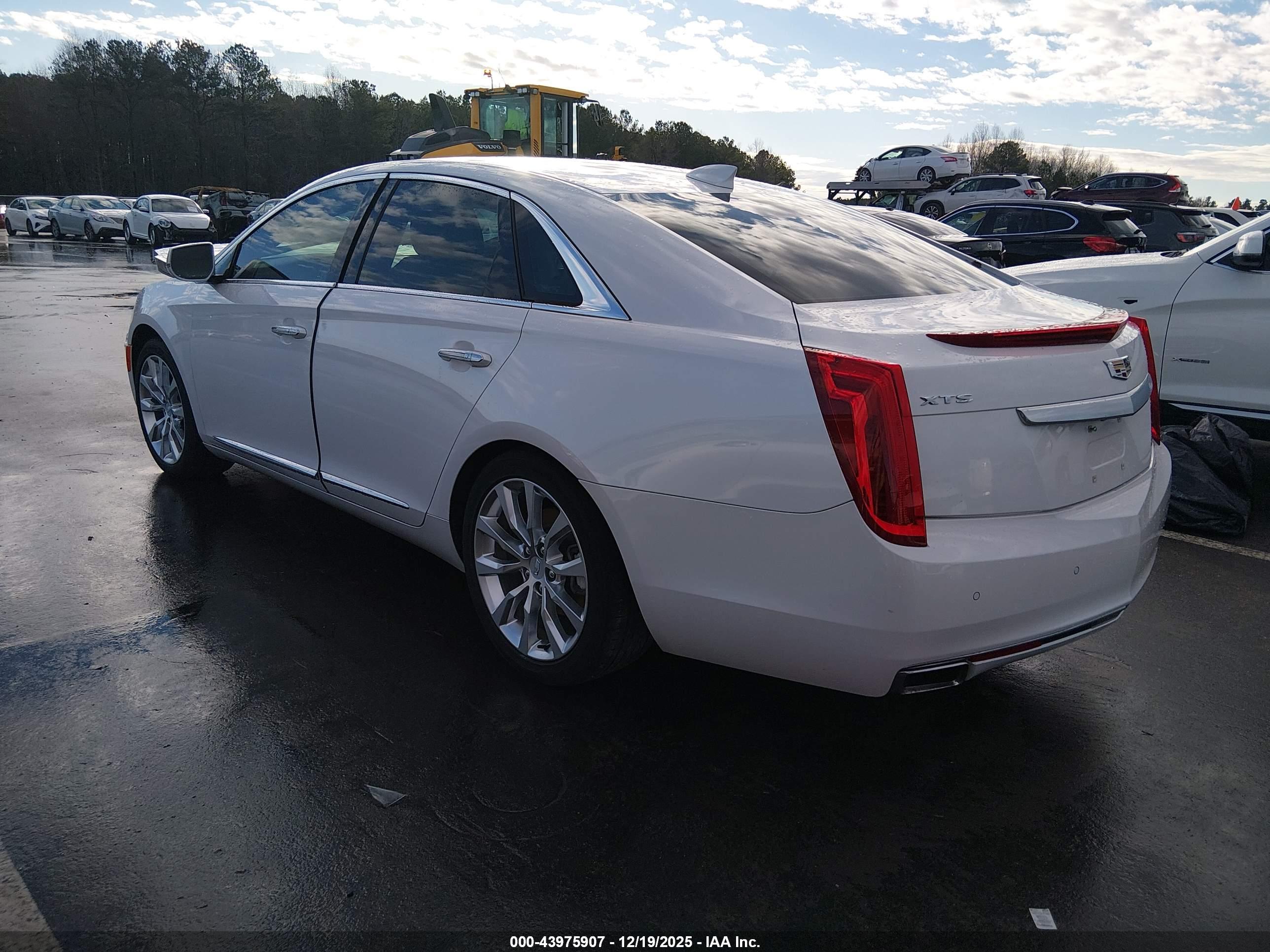 CADILLAC XTS image 3