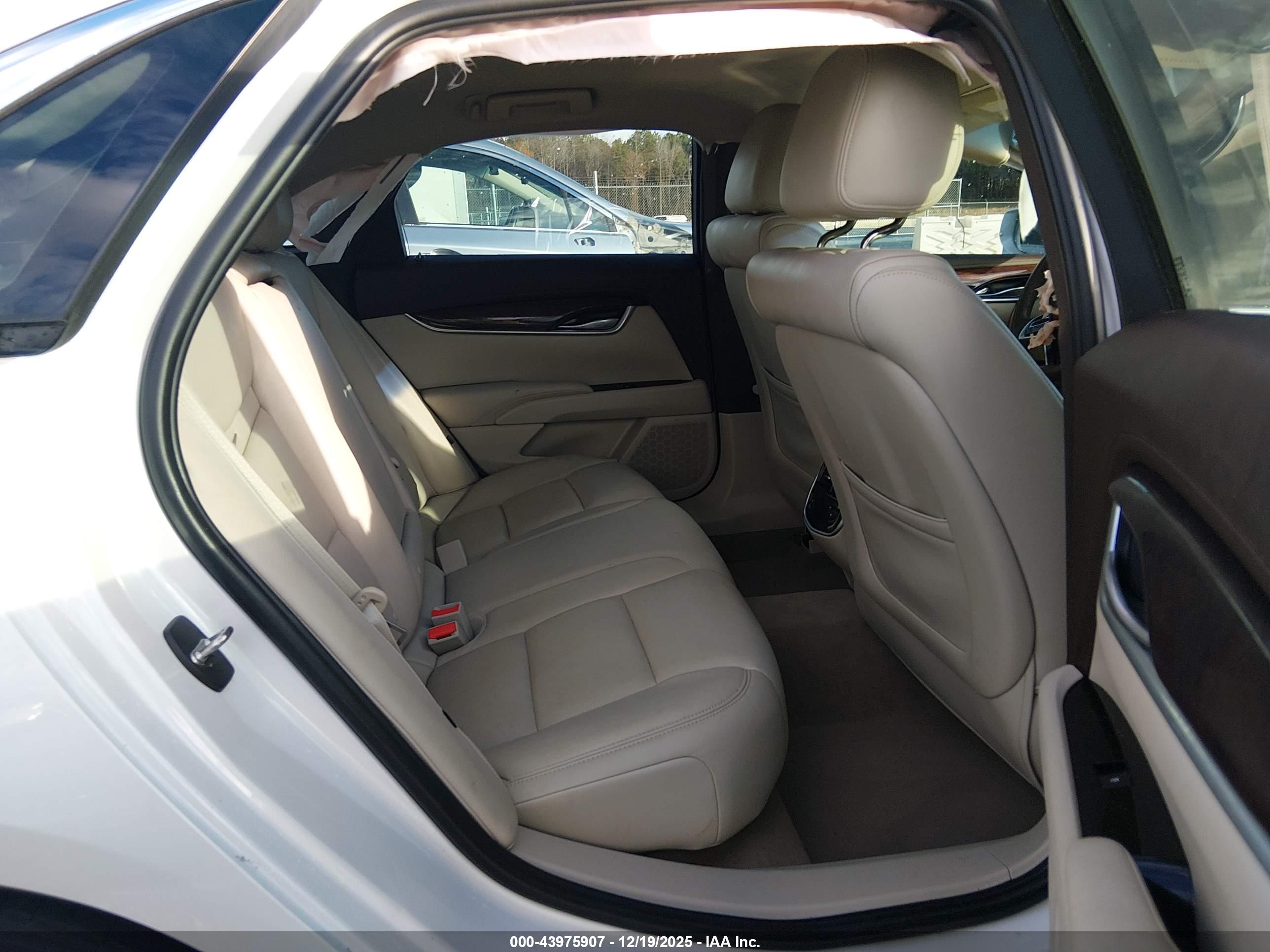 CADILLAC XTS image 8