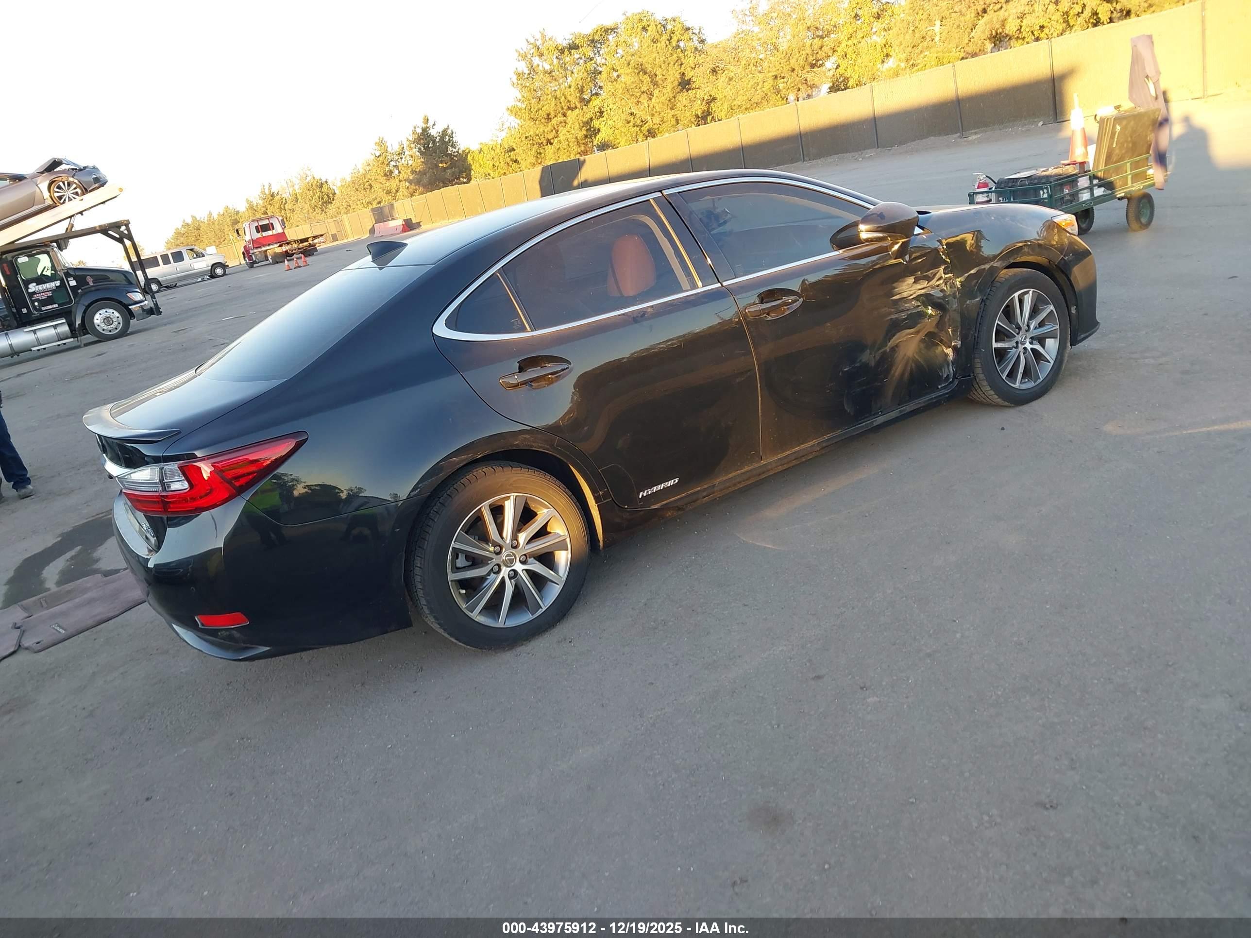 LEXUS ES image 4