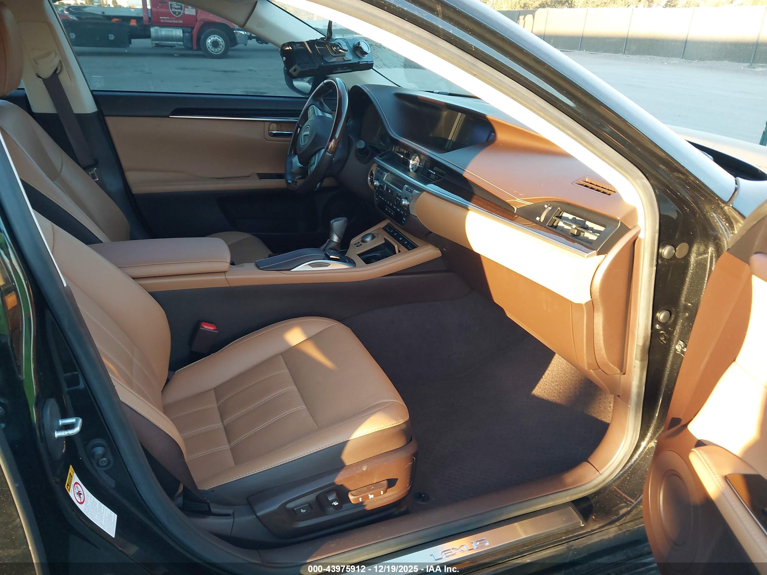 LEXUS ES image 5