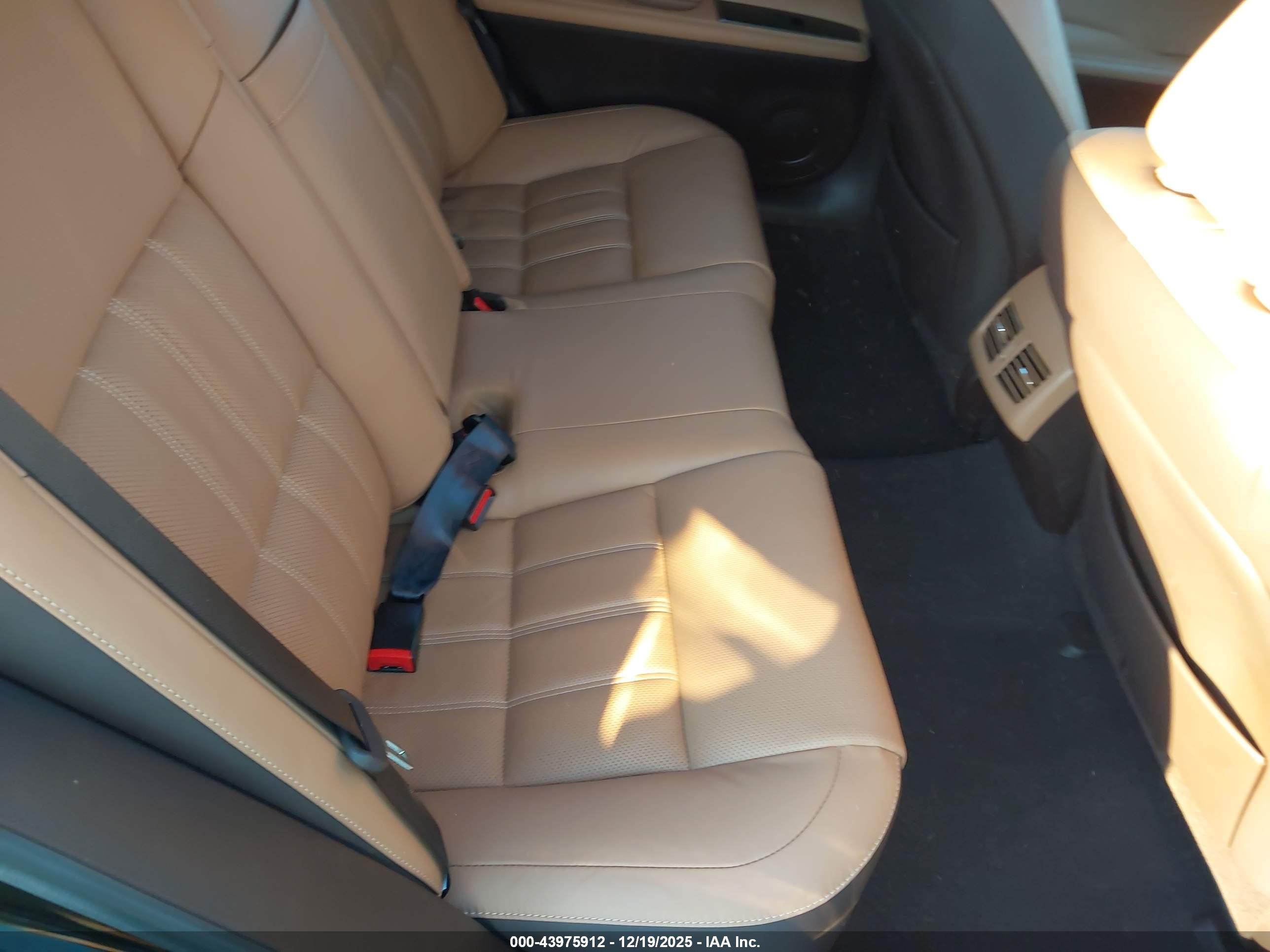 LEXUS ES image 8