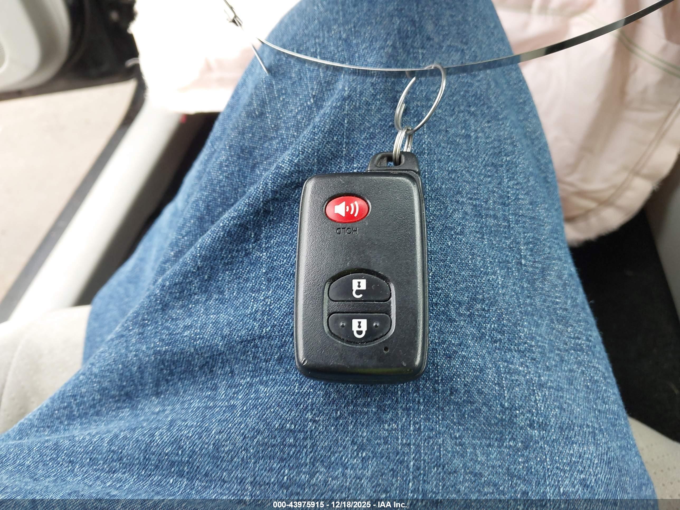 TOYOTA PRIUS image 11