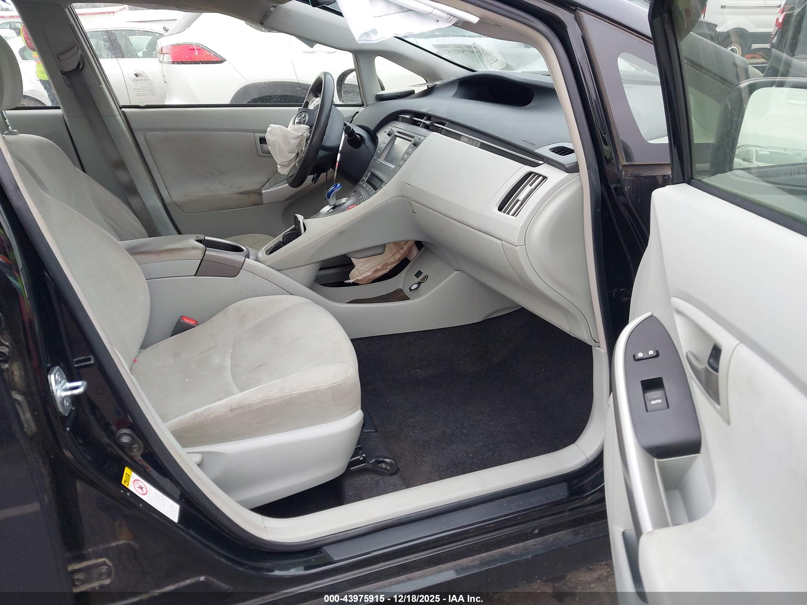 TOYOTA PRIUS image 5