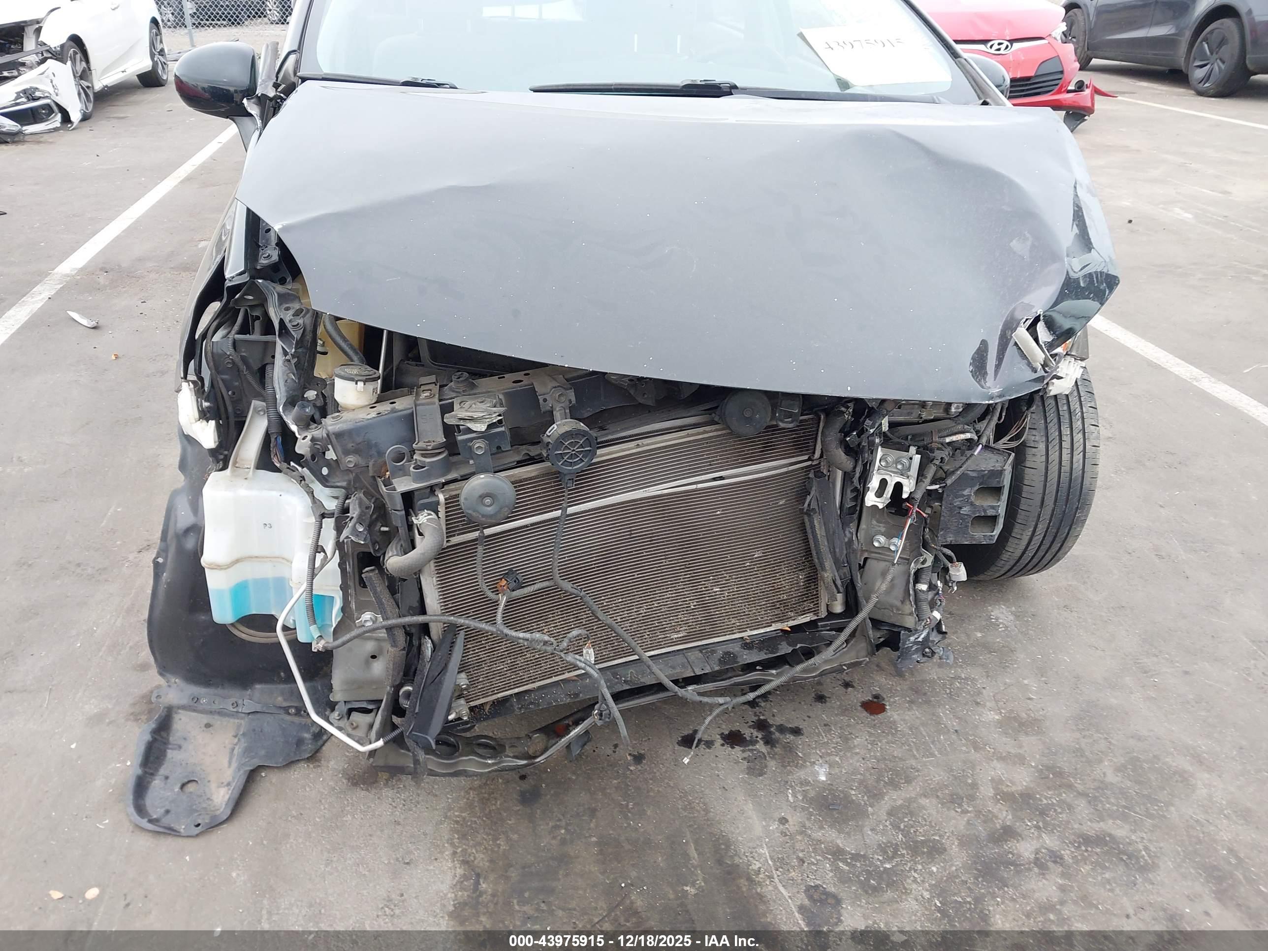TOYOTA PRIUS image 6