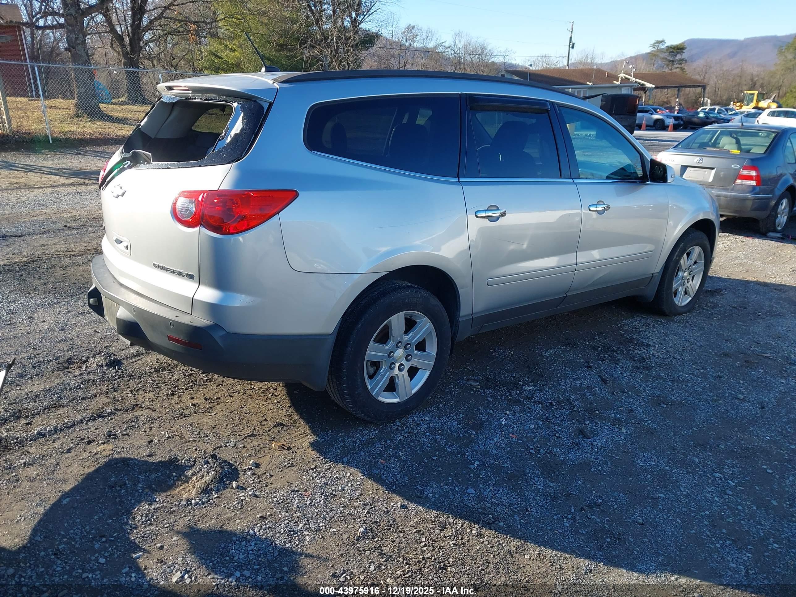 CHEVROLET TRAVERSE image 4