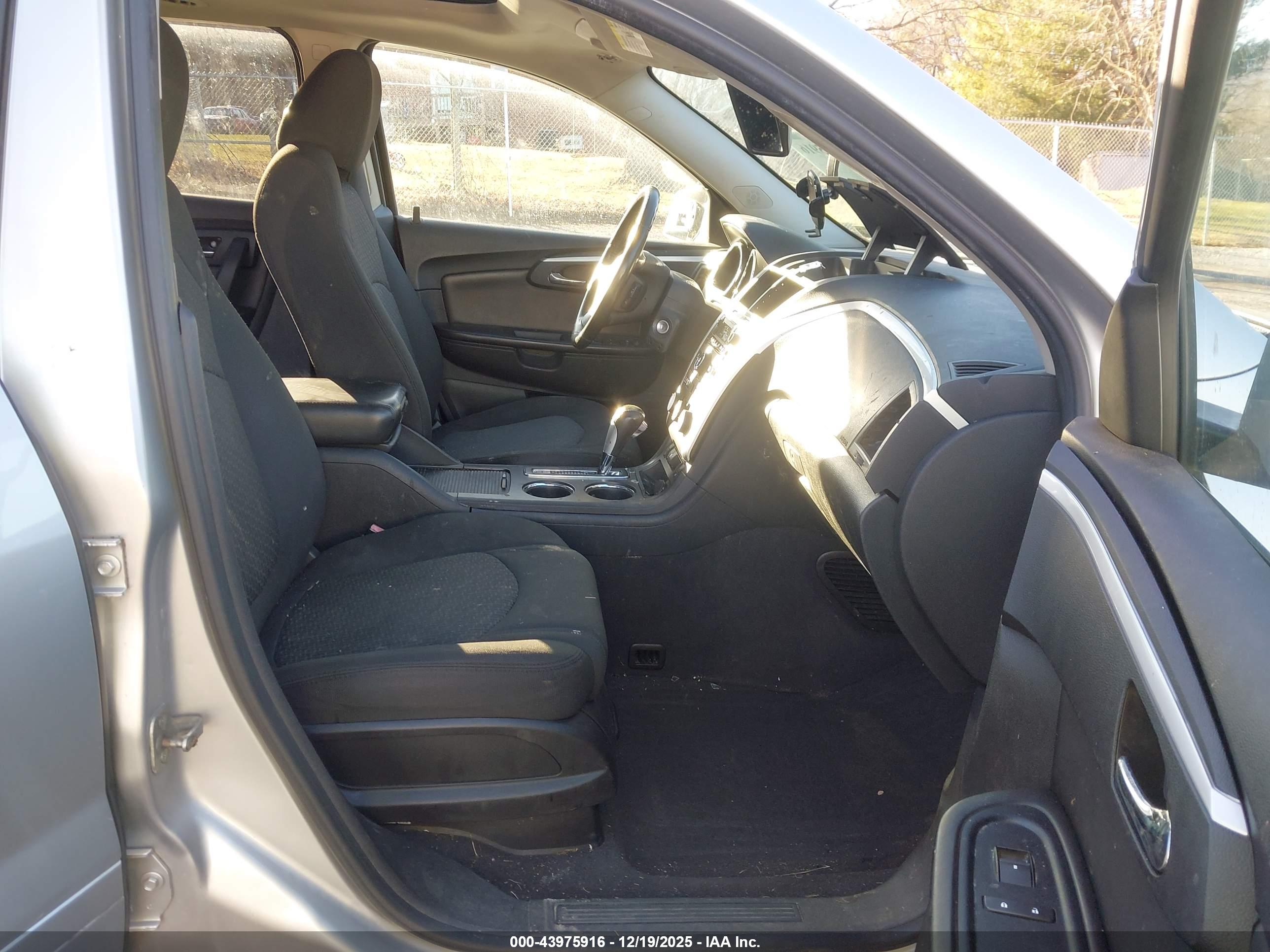 CHEVROLET TRAVERSE image 5