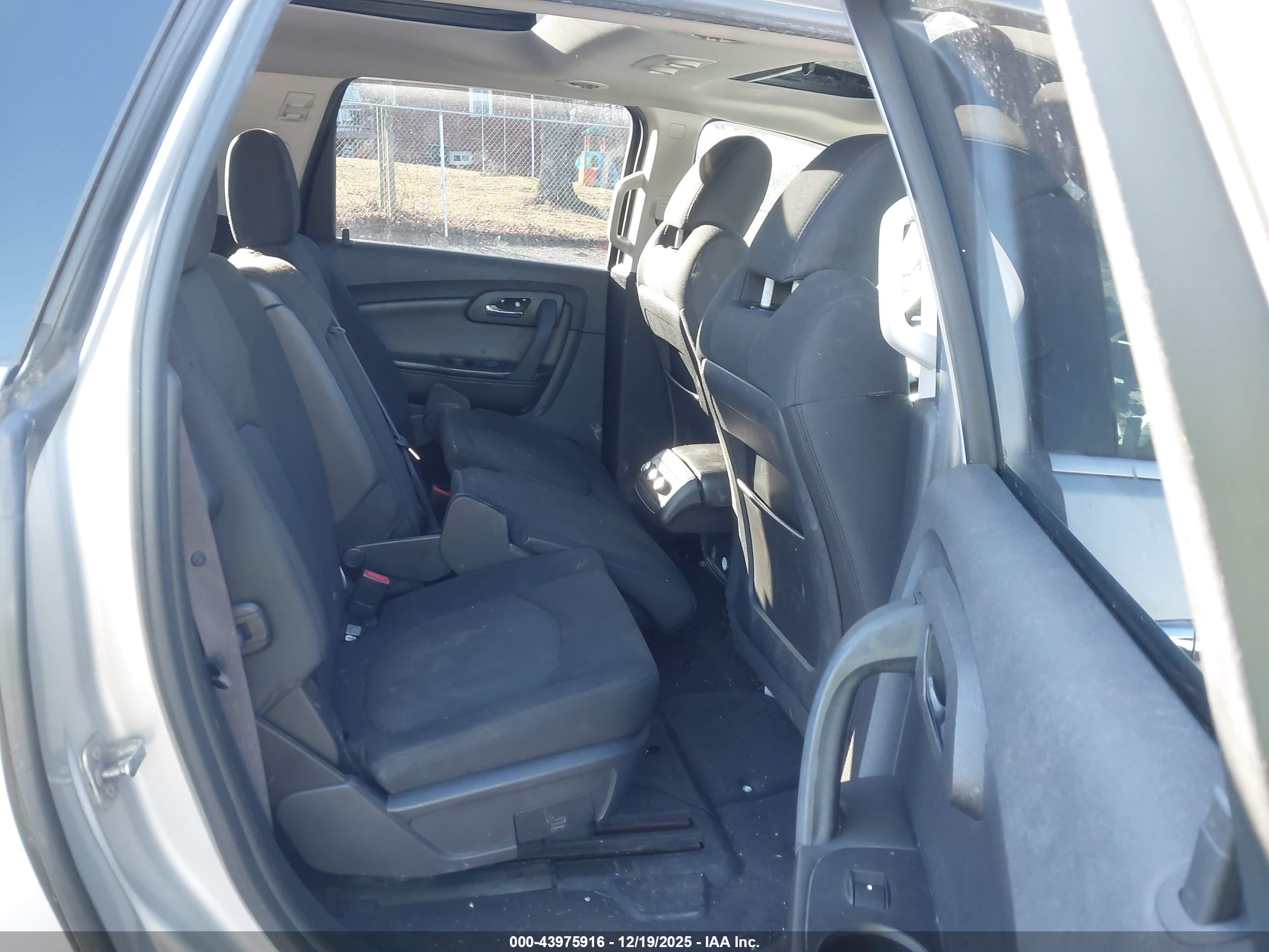 CHEVROLET TRAVERSE image 8