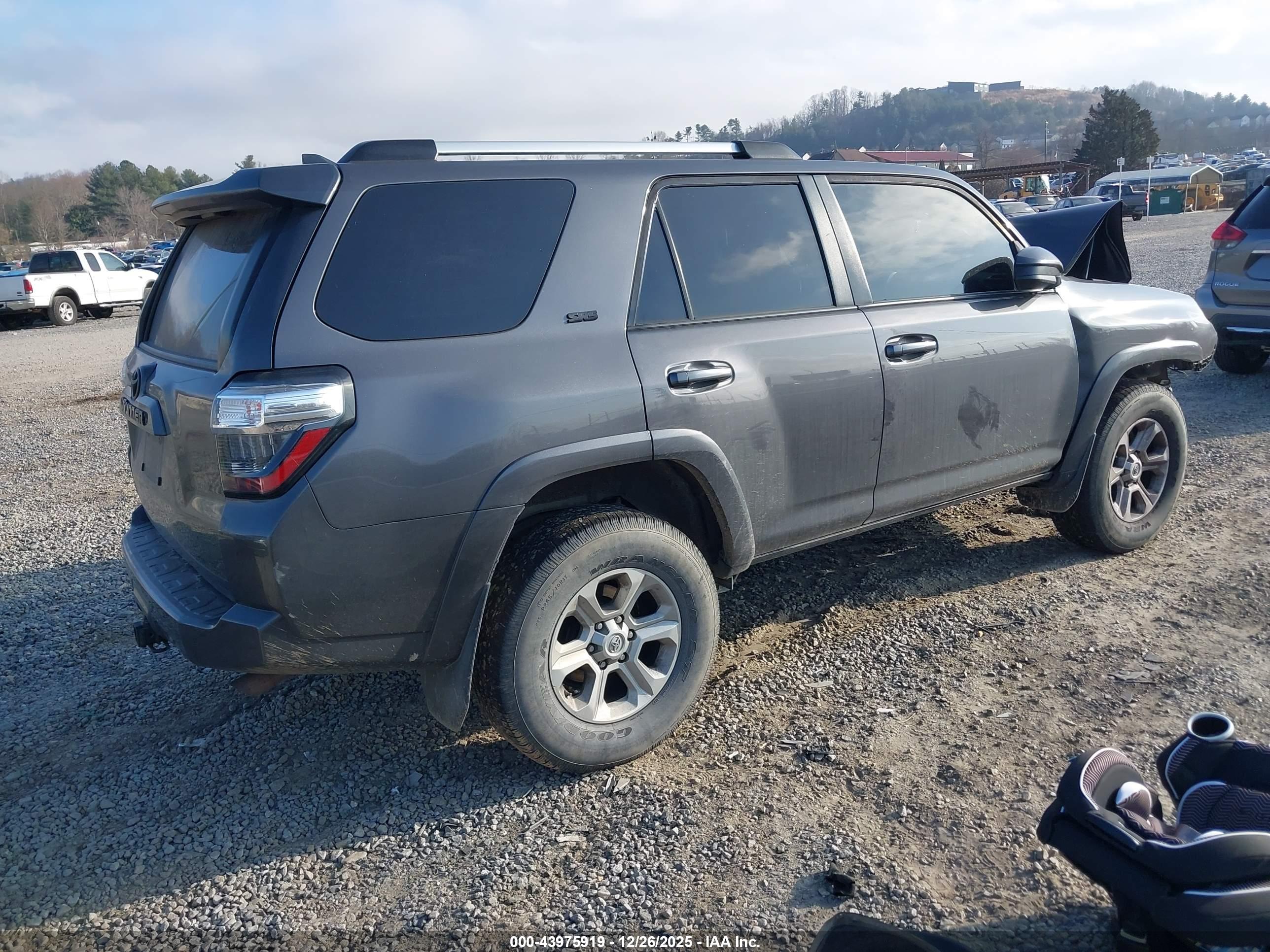 TOYOTA 4RUNNER image 4