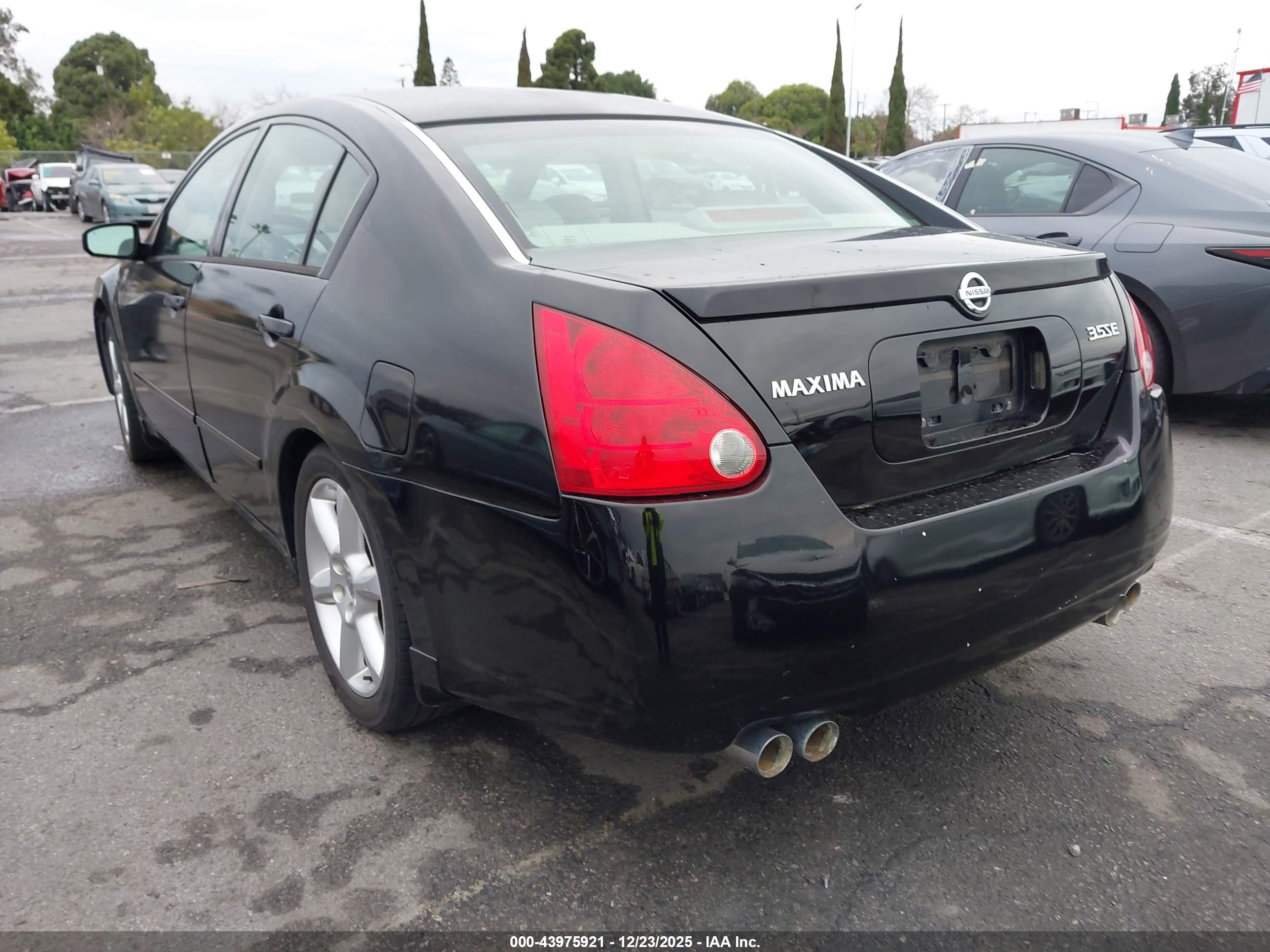 NISSAN MAXIMA image 3