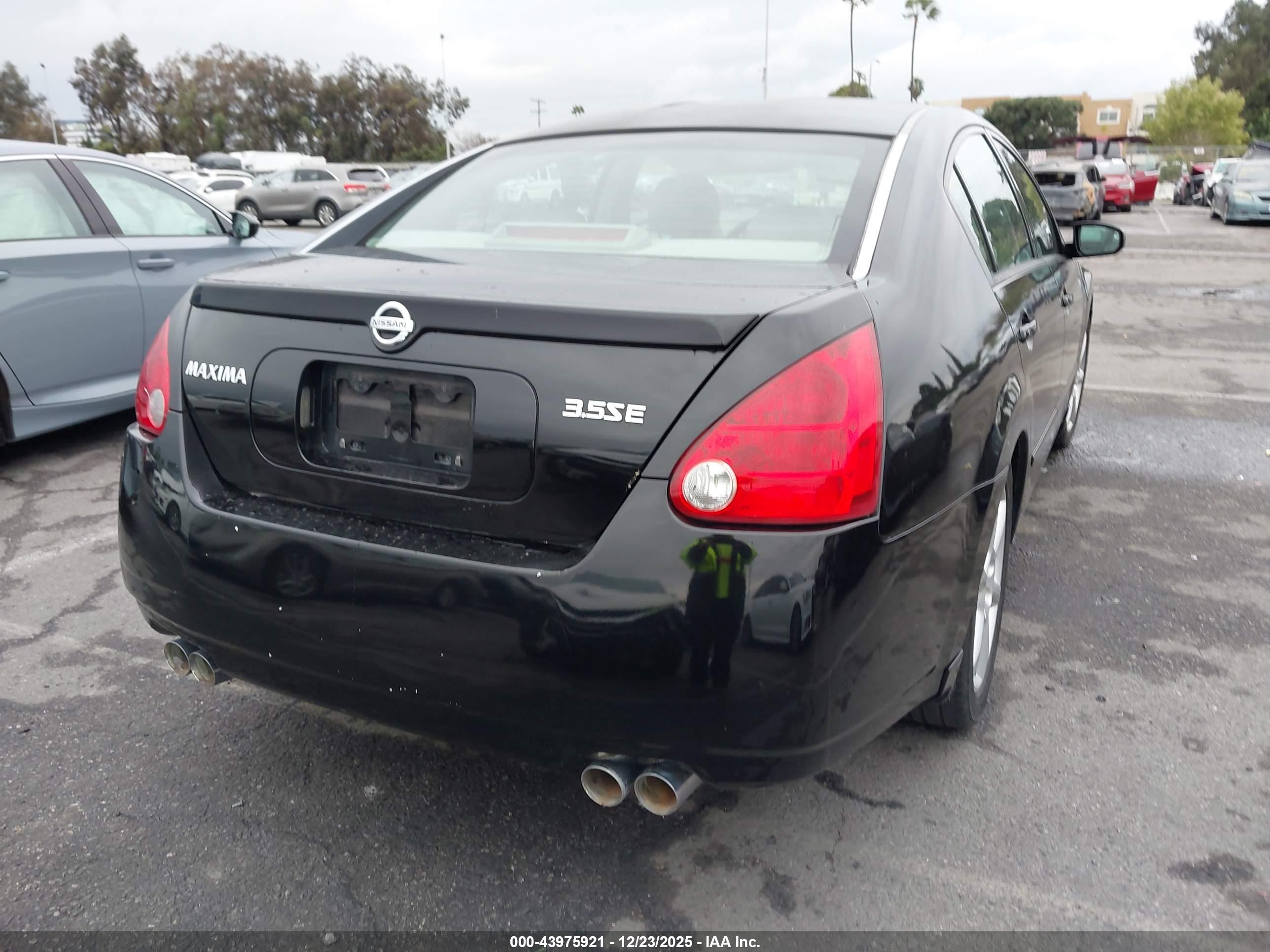 NISSAN MAXIMA image 4