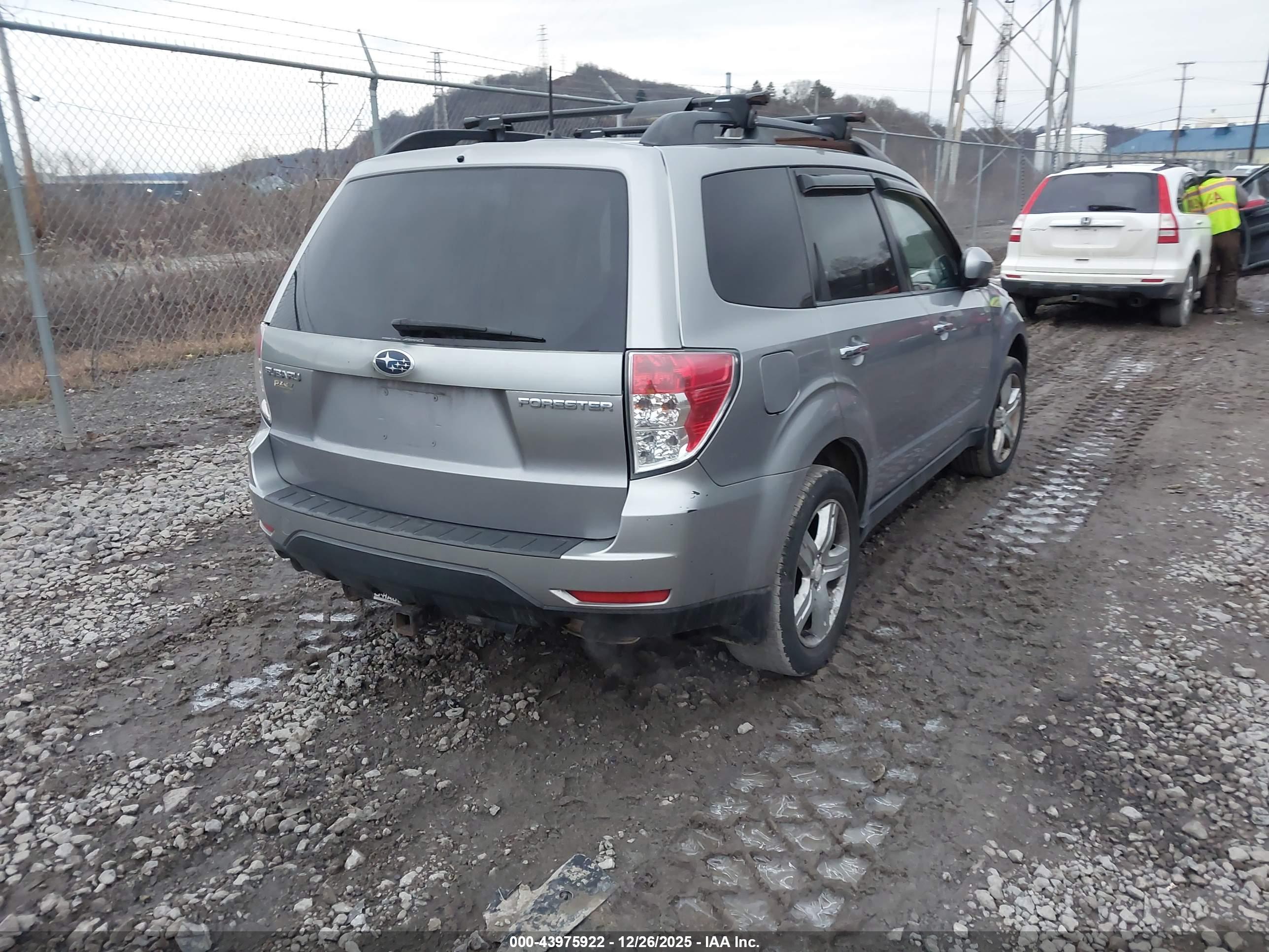 SUBARU FORESTER image 4
