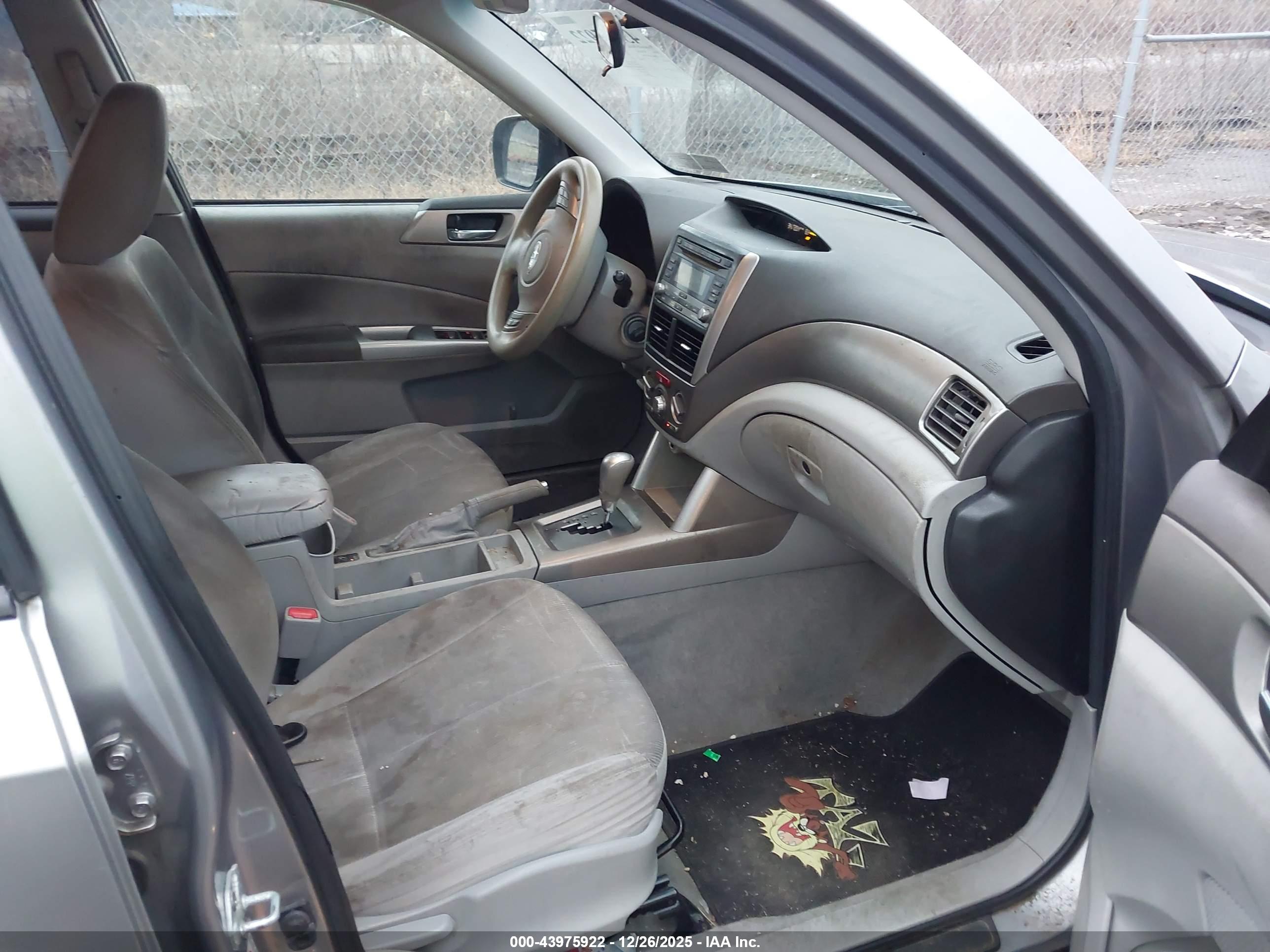 SUBARU FORESTER image 5