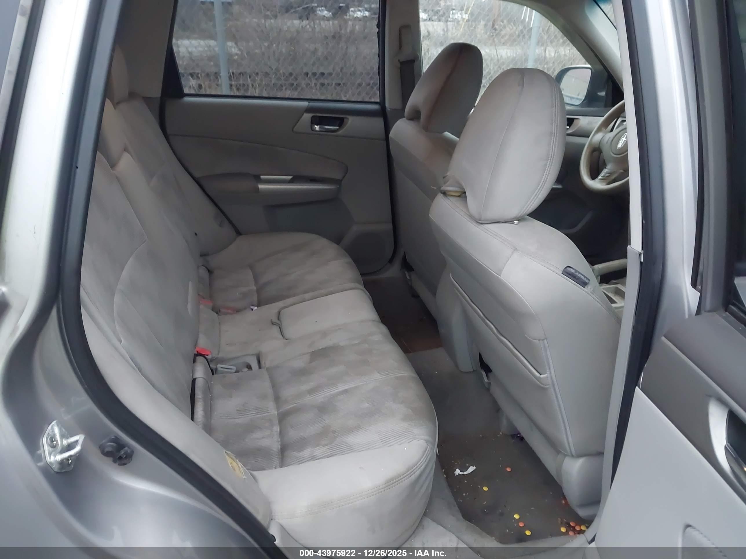 SUBARU FORESTER image 8