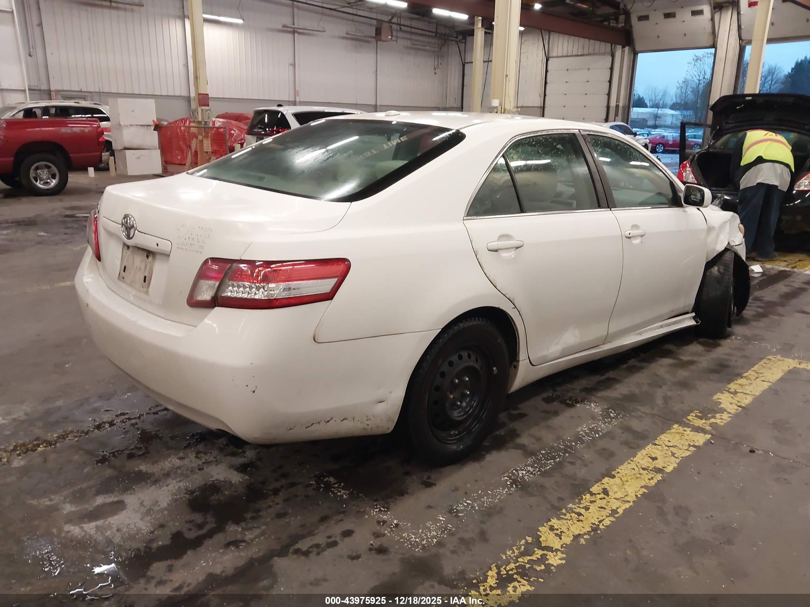 TOYOTA CAMRY image 4