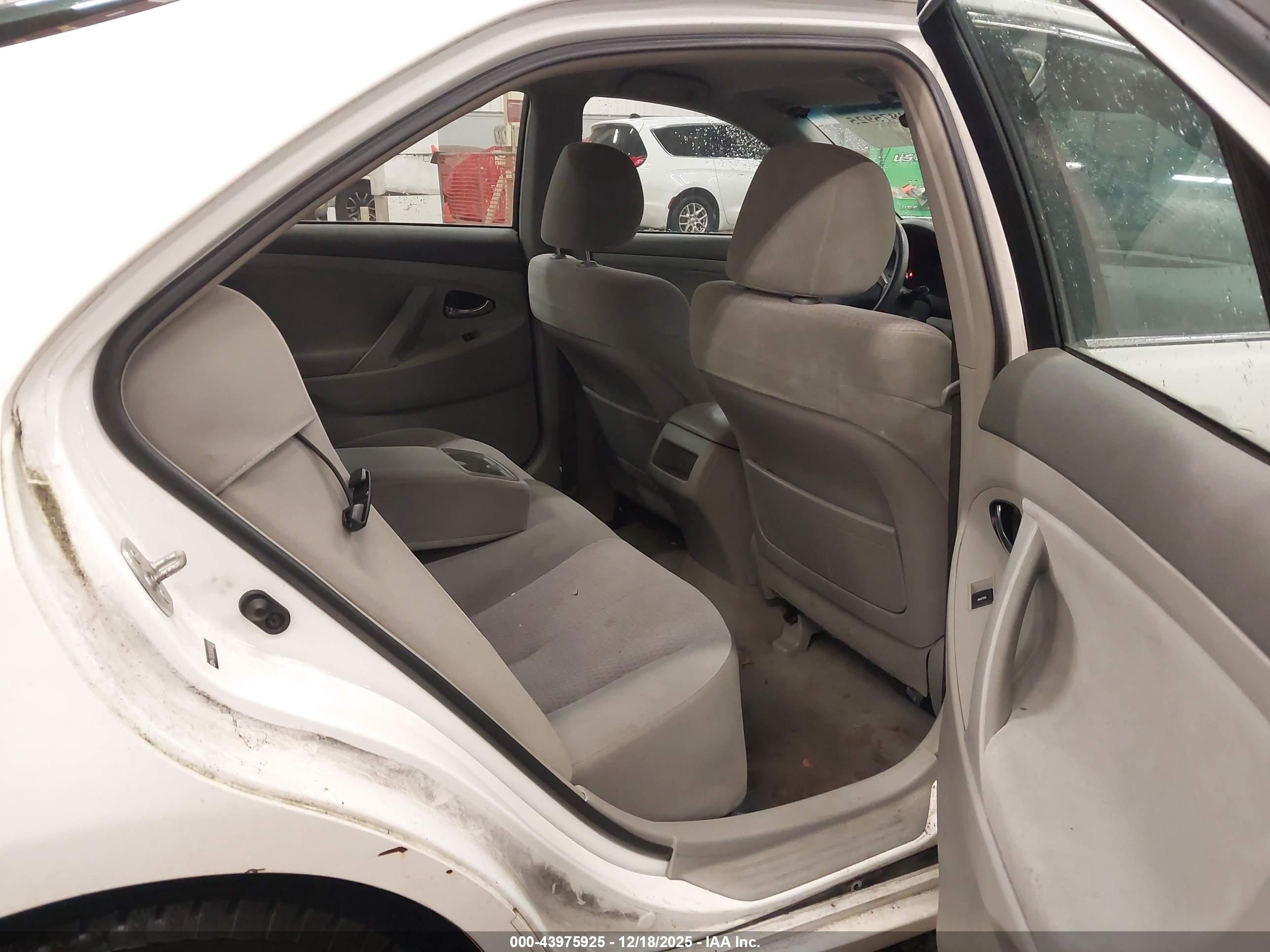 TOYOTA CAMRY image 8