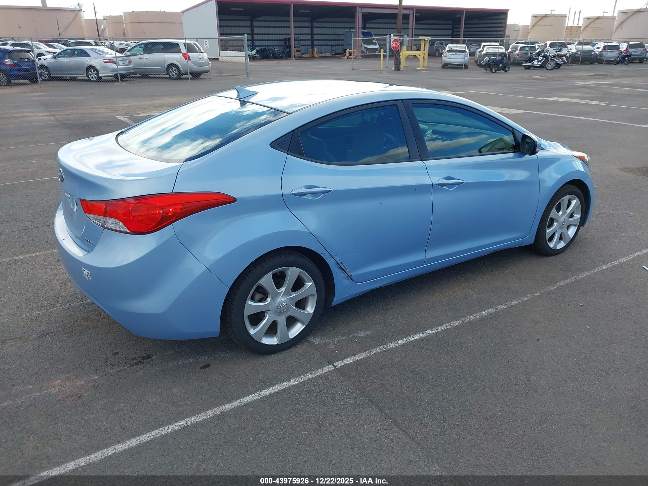 HYUNDAI ELANTRA image 4