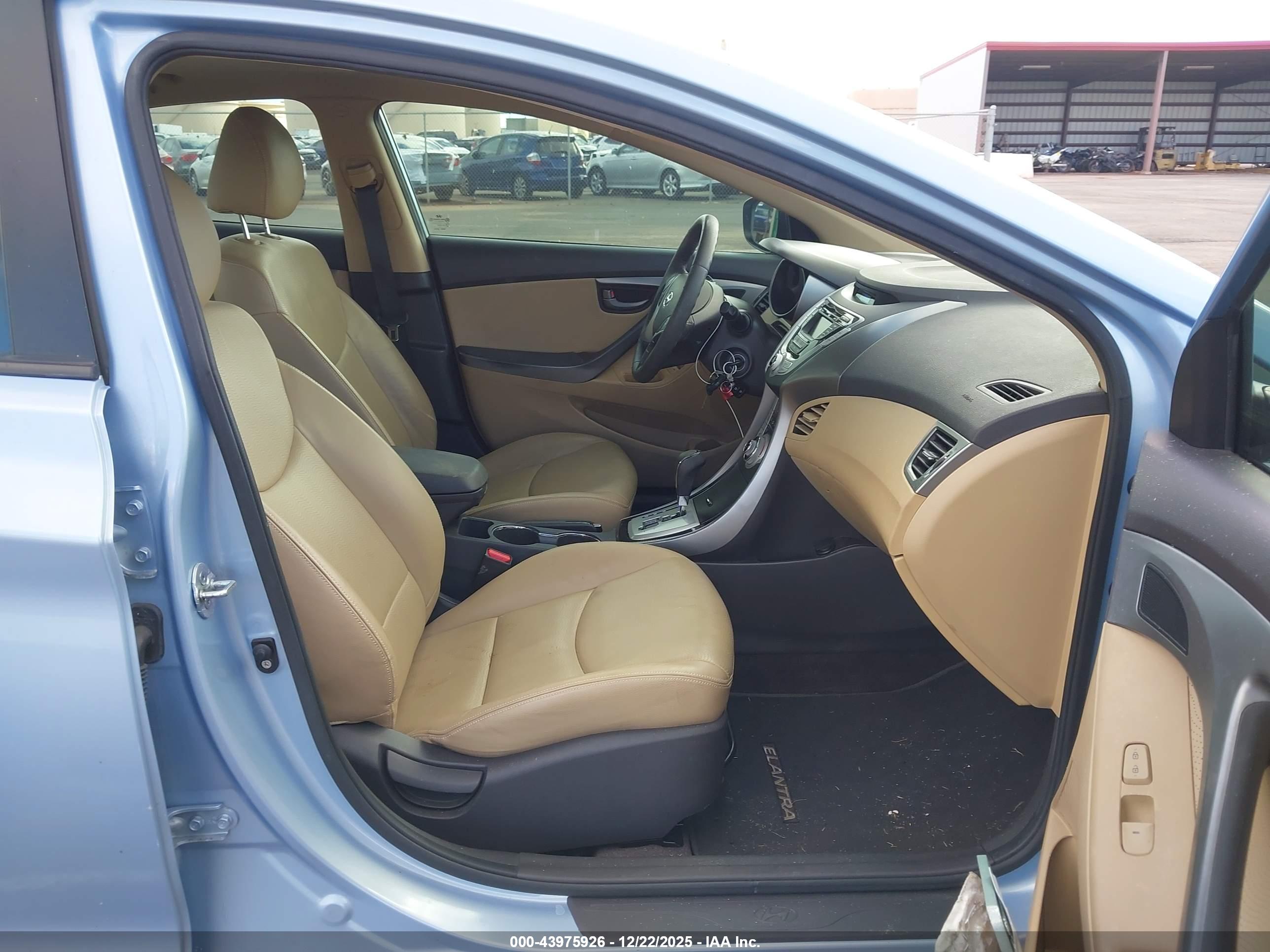 HYUNDAI ELANTRA image 5