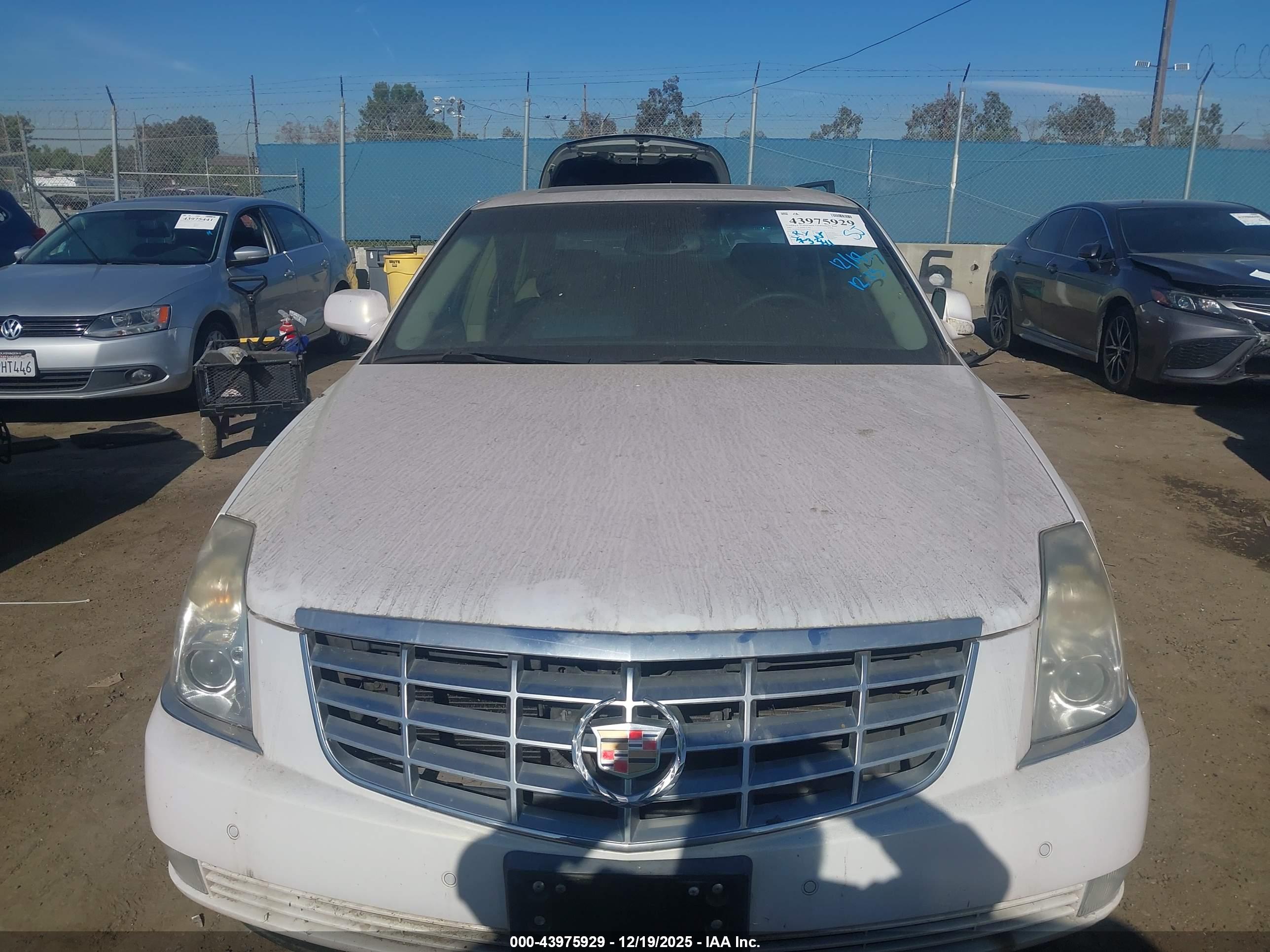 CADILLAC DTS image 6