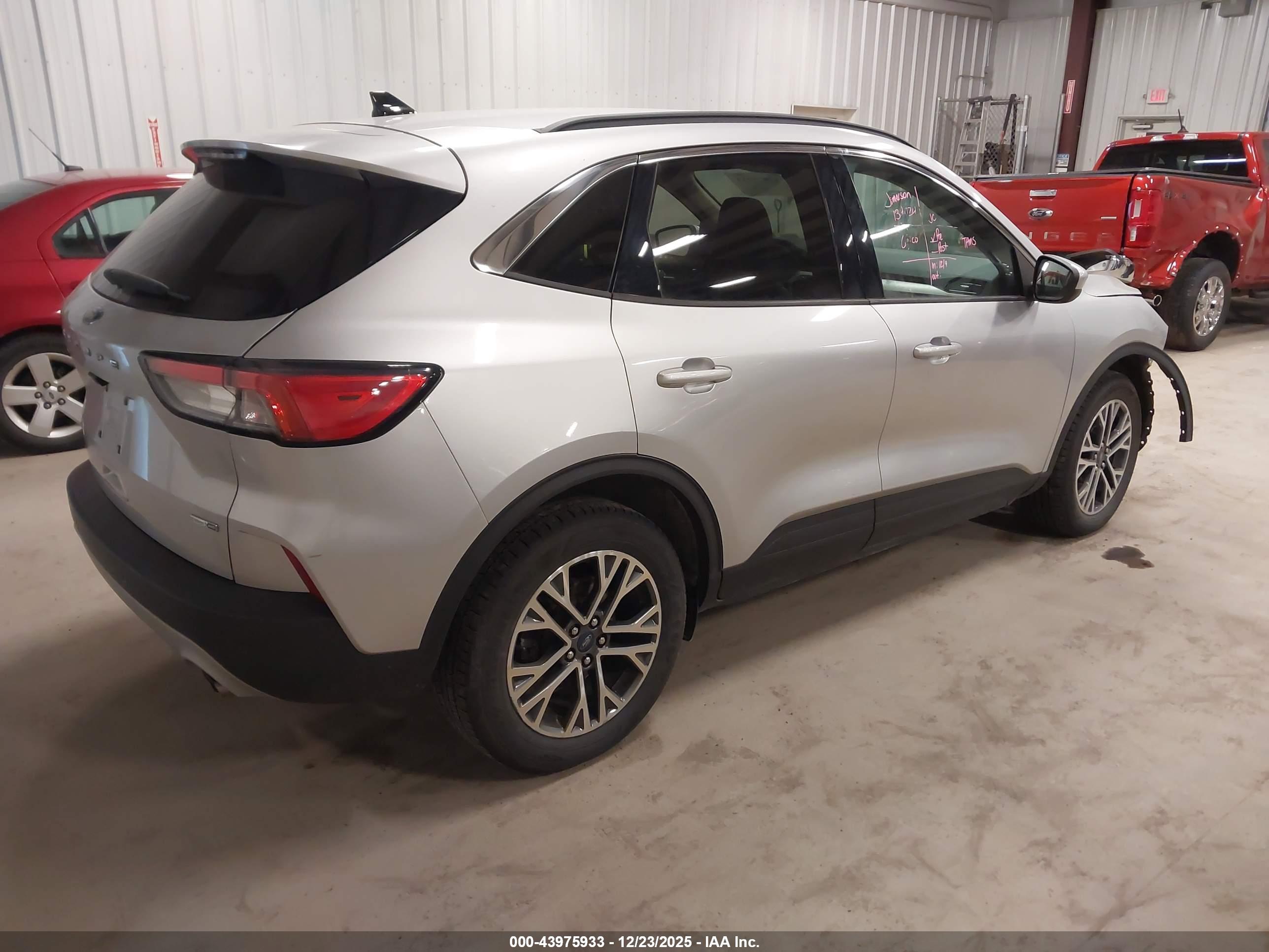 FORD ESCAPE image 4