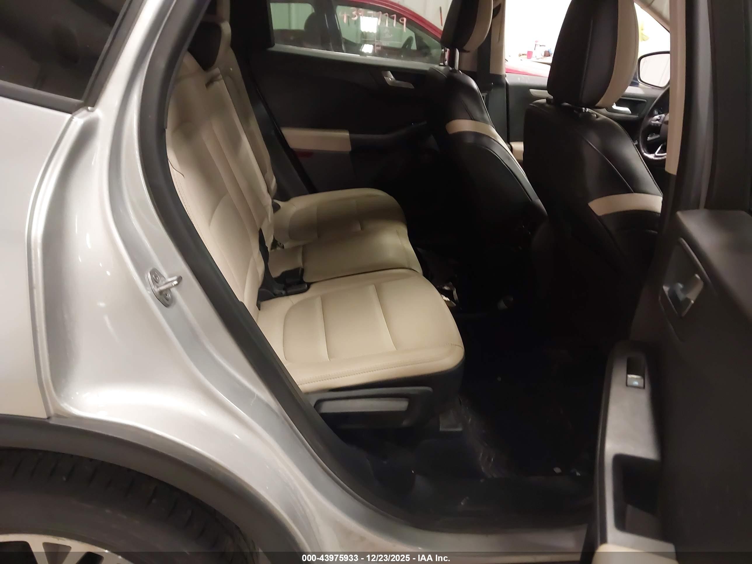 FORD ESCAPE image 8