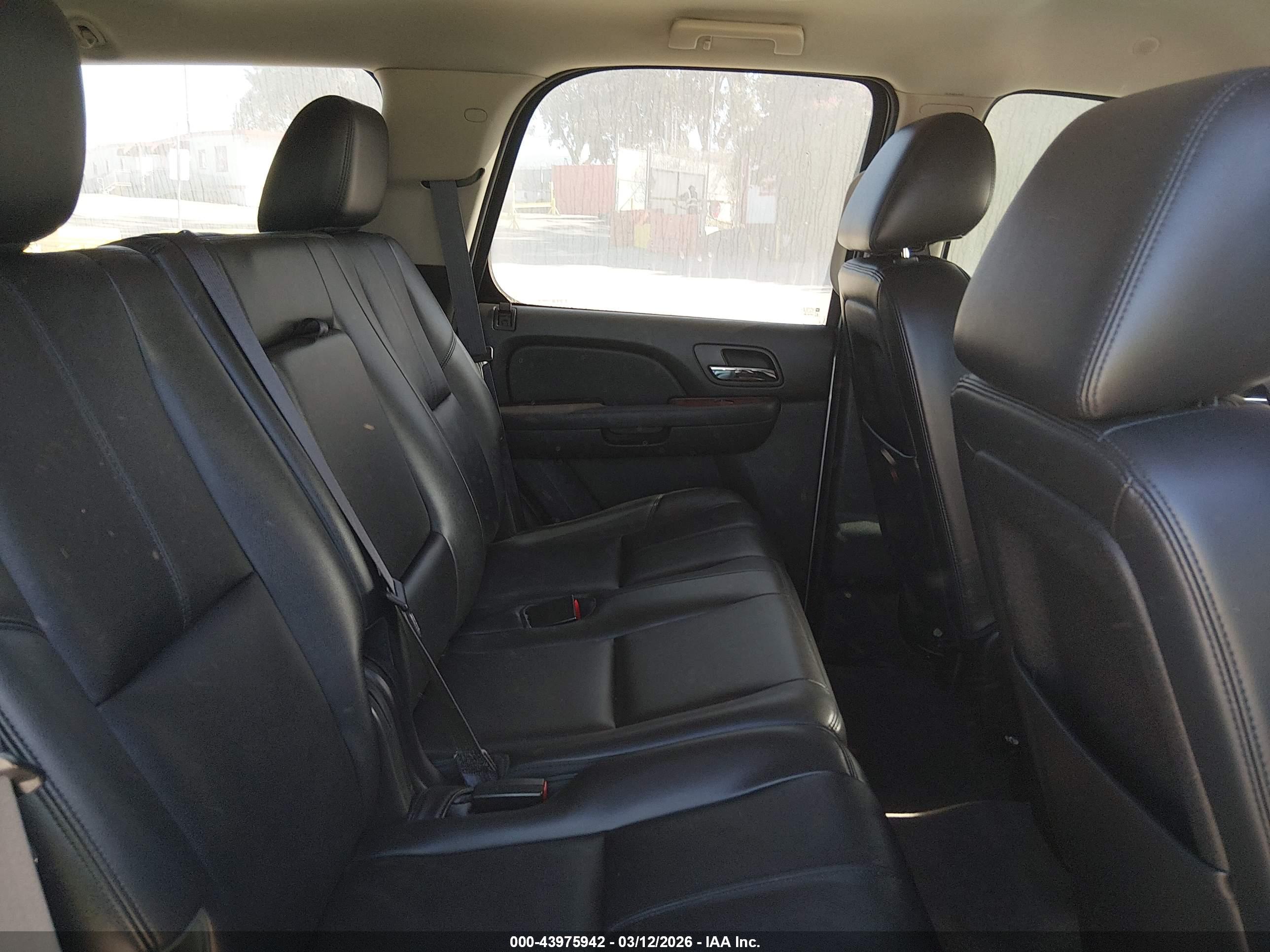 CHEVROLET TAHOE image 8
