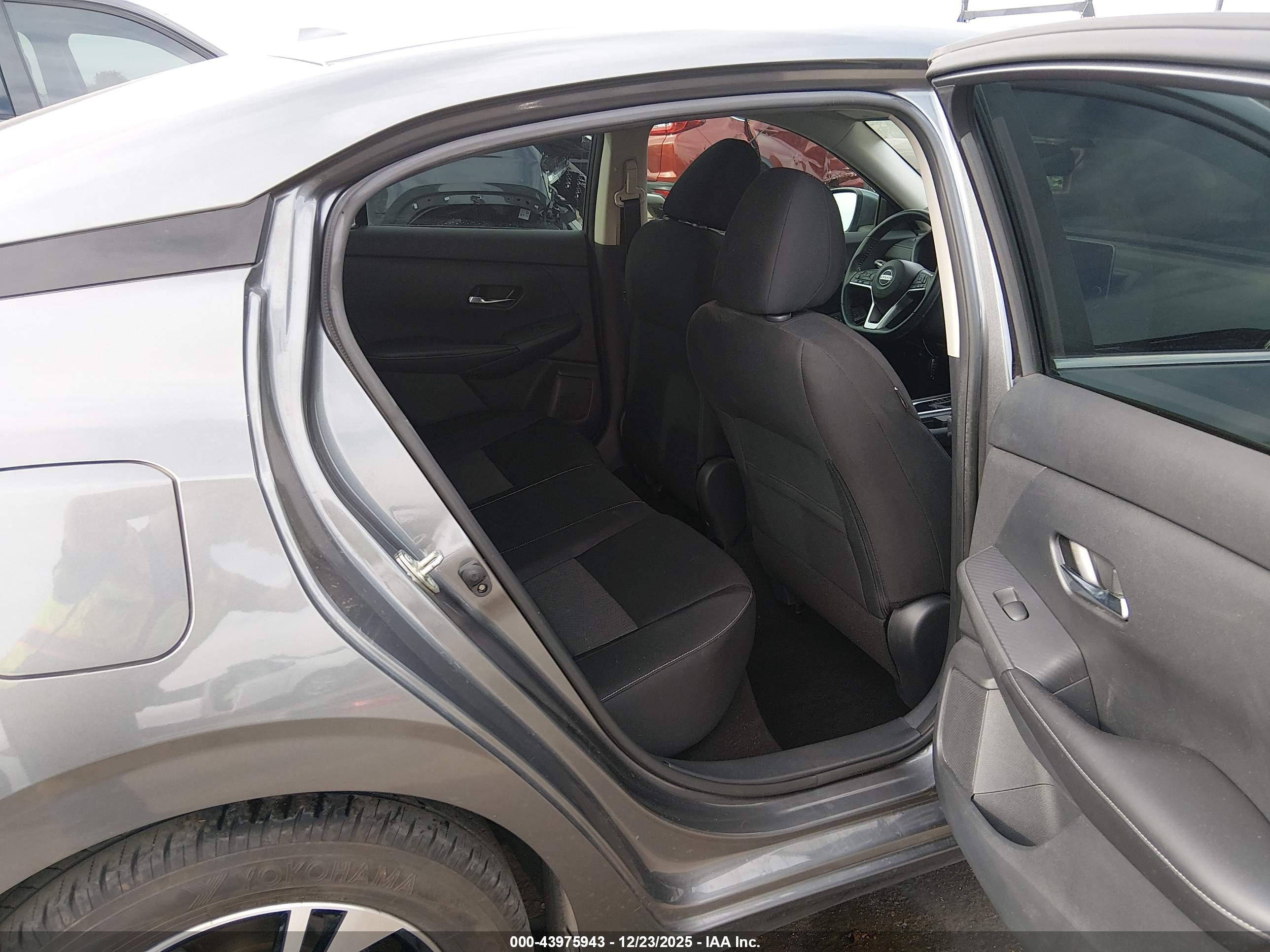 NISSAN SENTRA image 8
