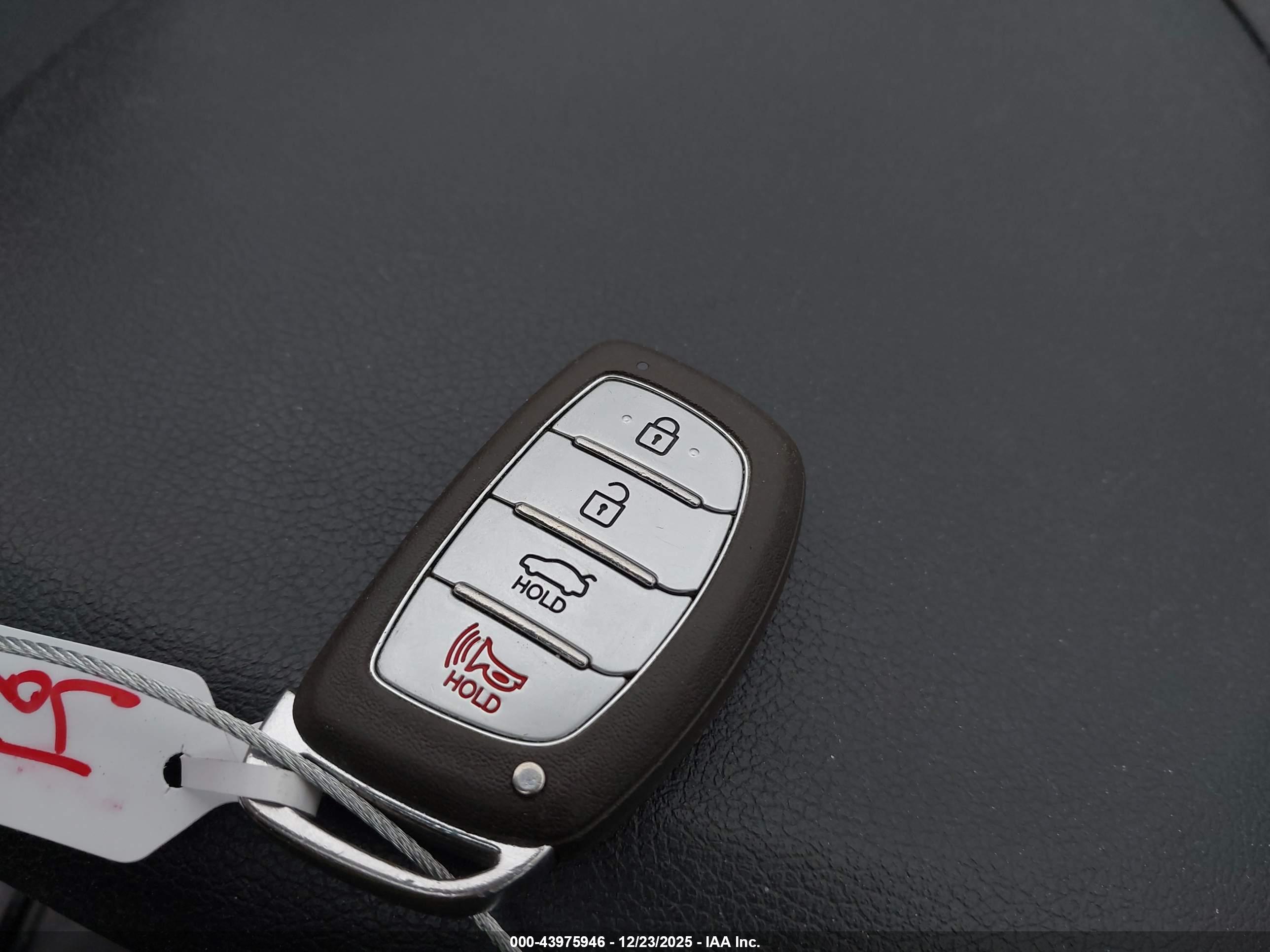 HYUNDAI ELANTRA image 11