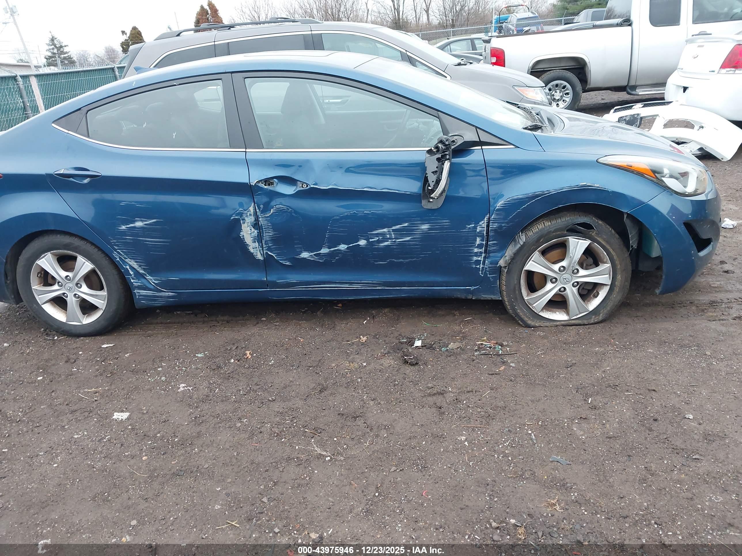 HYUNDAI ELANTRA image 6