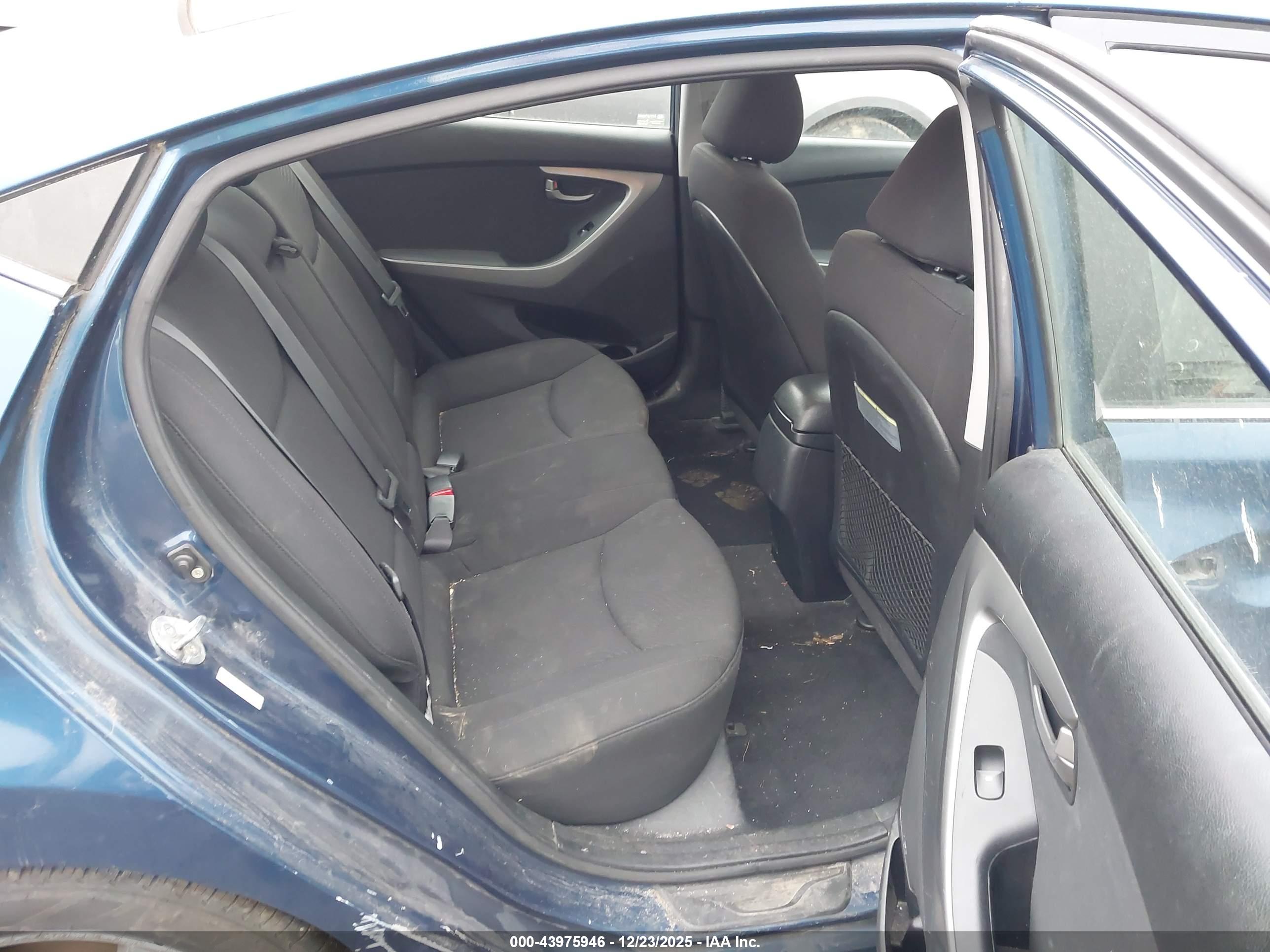 HYUNDAI ELANTRA image 8