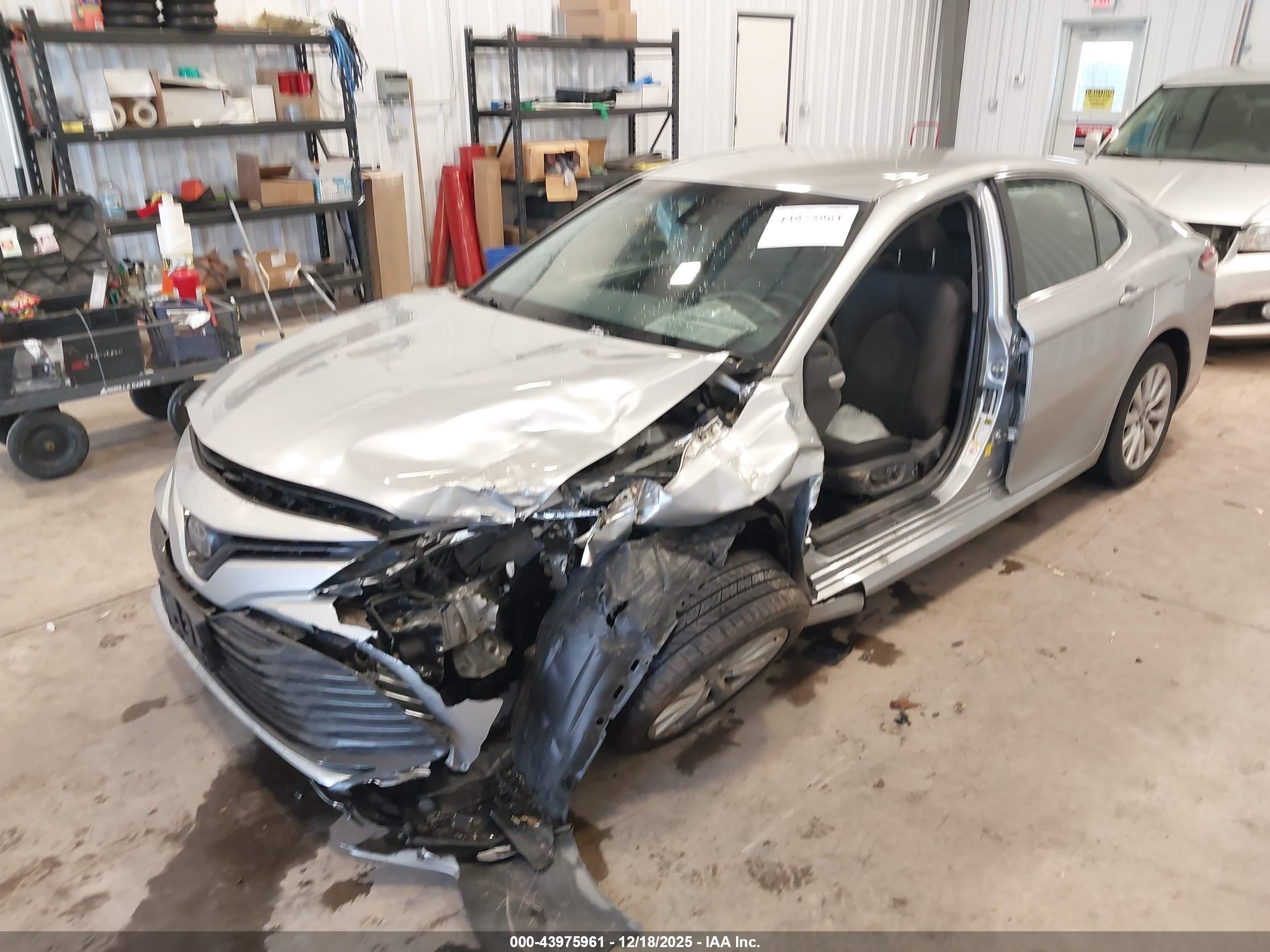 TOYOTA CAMRY image 2