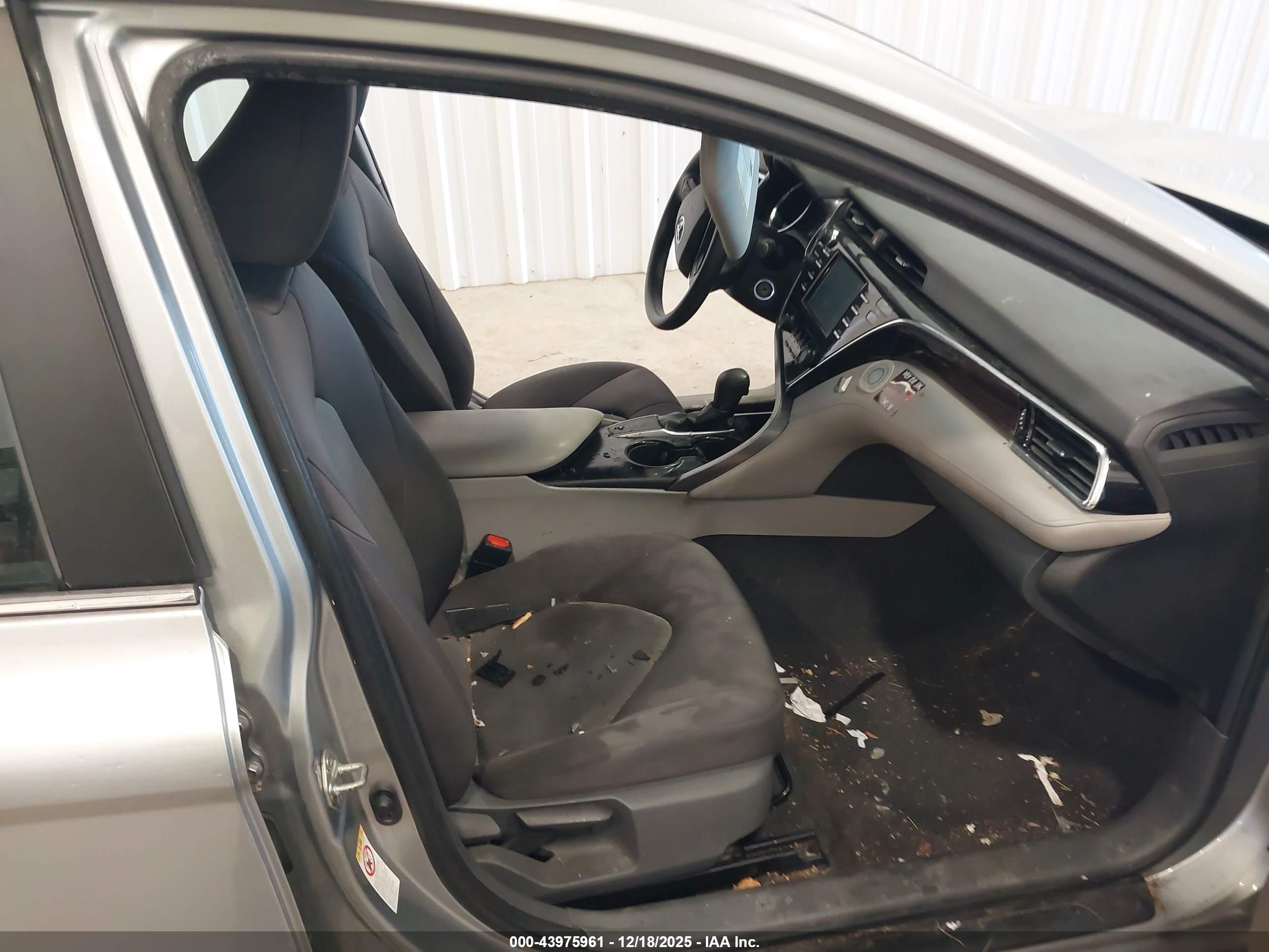TOYOTA CAMRY image 5
