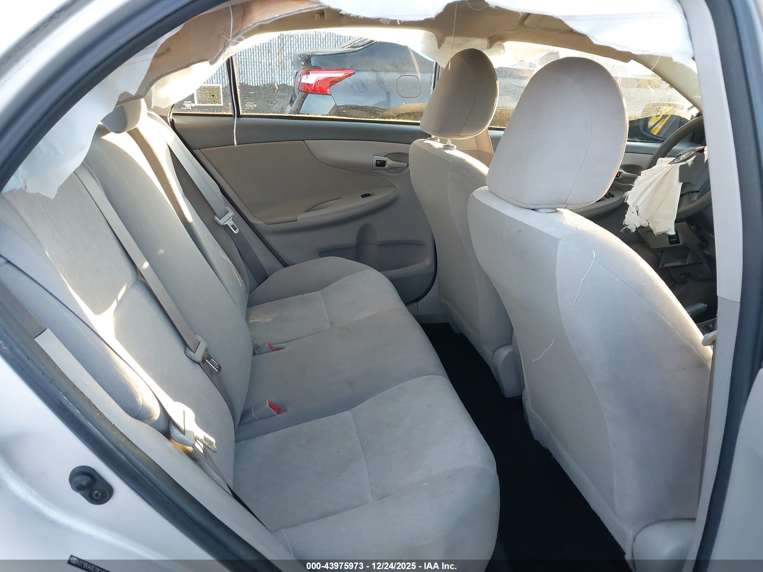 TOYOTA COROLLA image 8