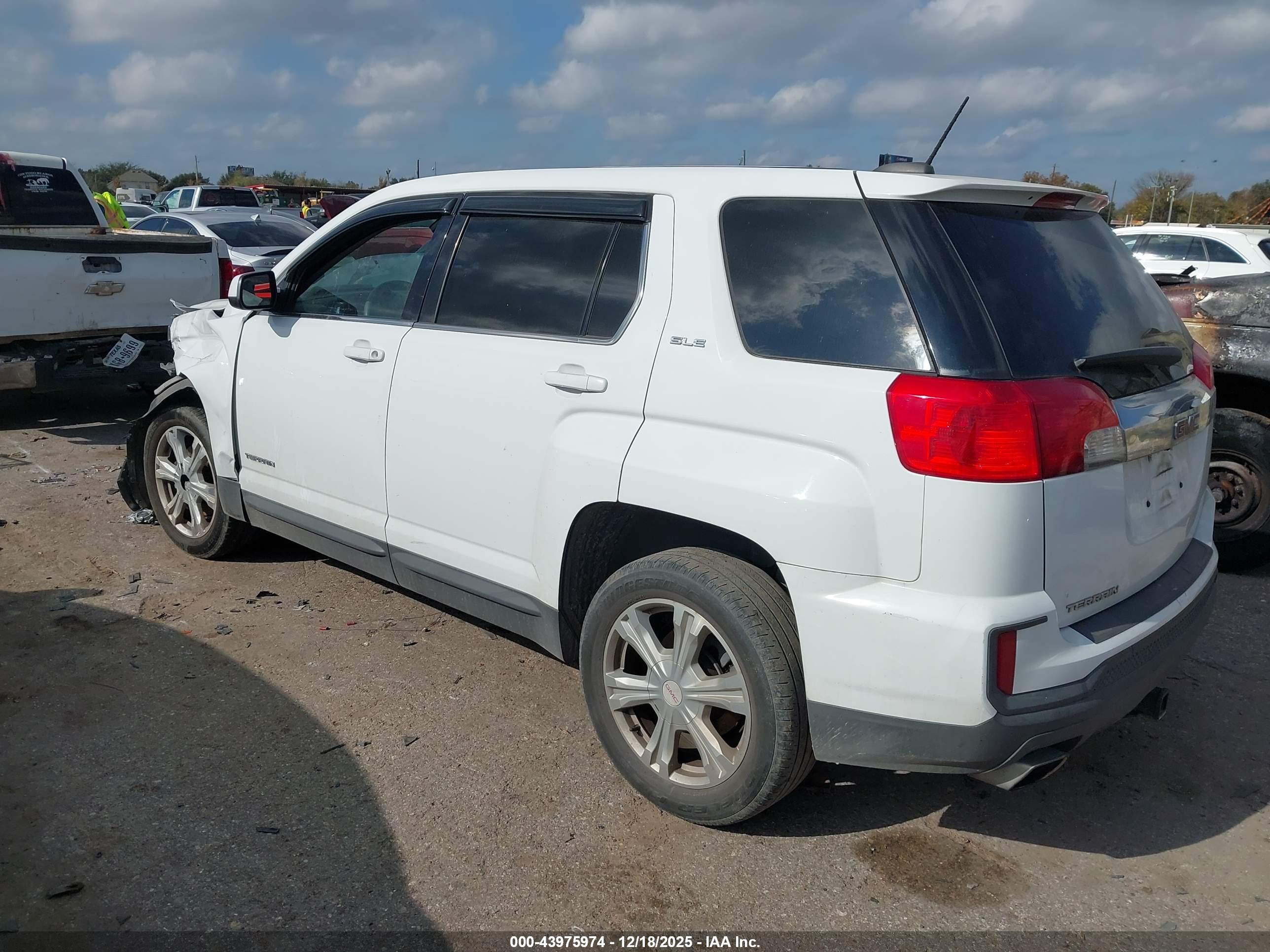 GMC TERRAIN image 3