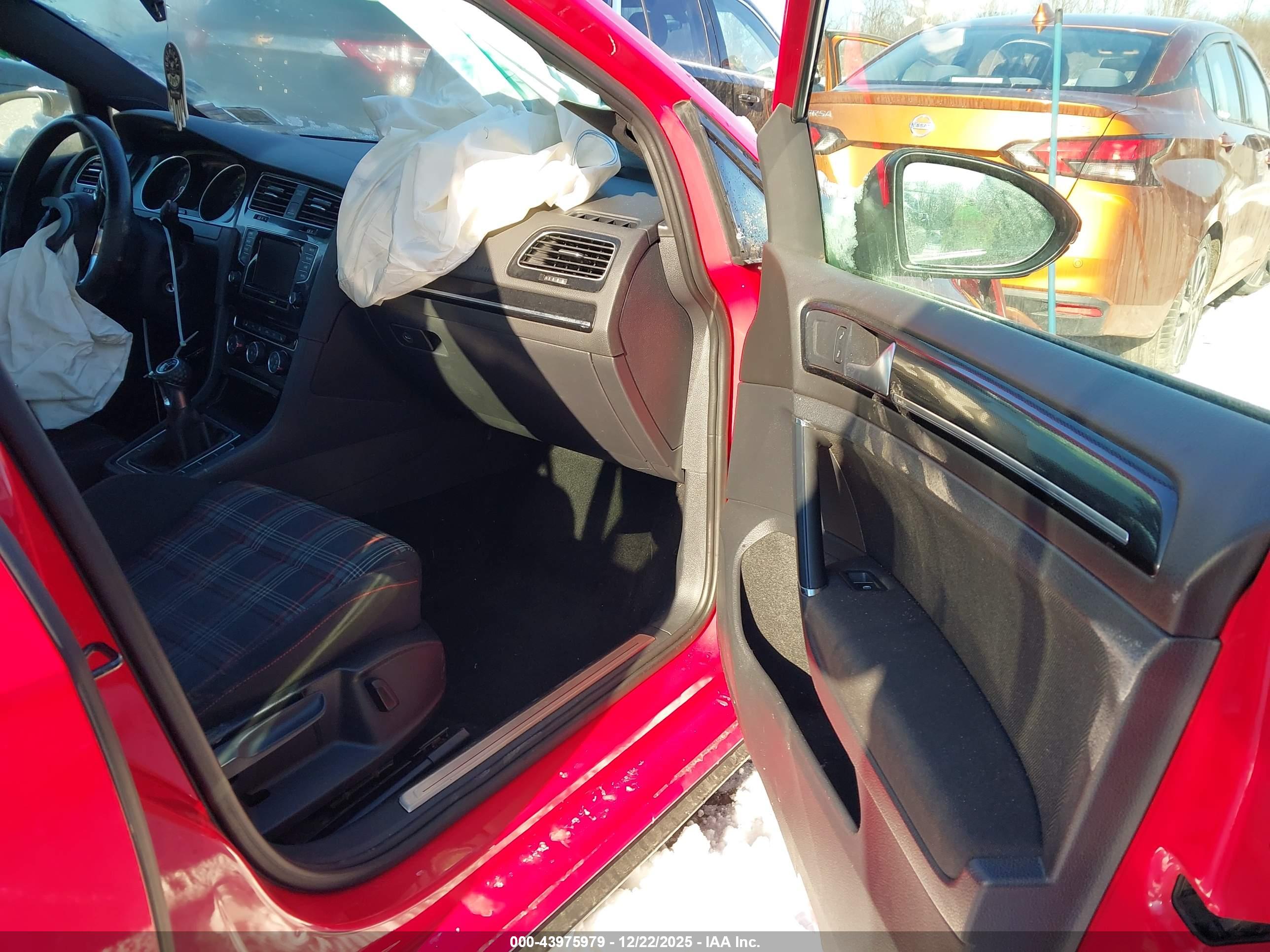 VOLKSWAGEN GOLF image 5