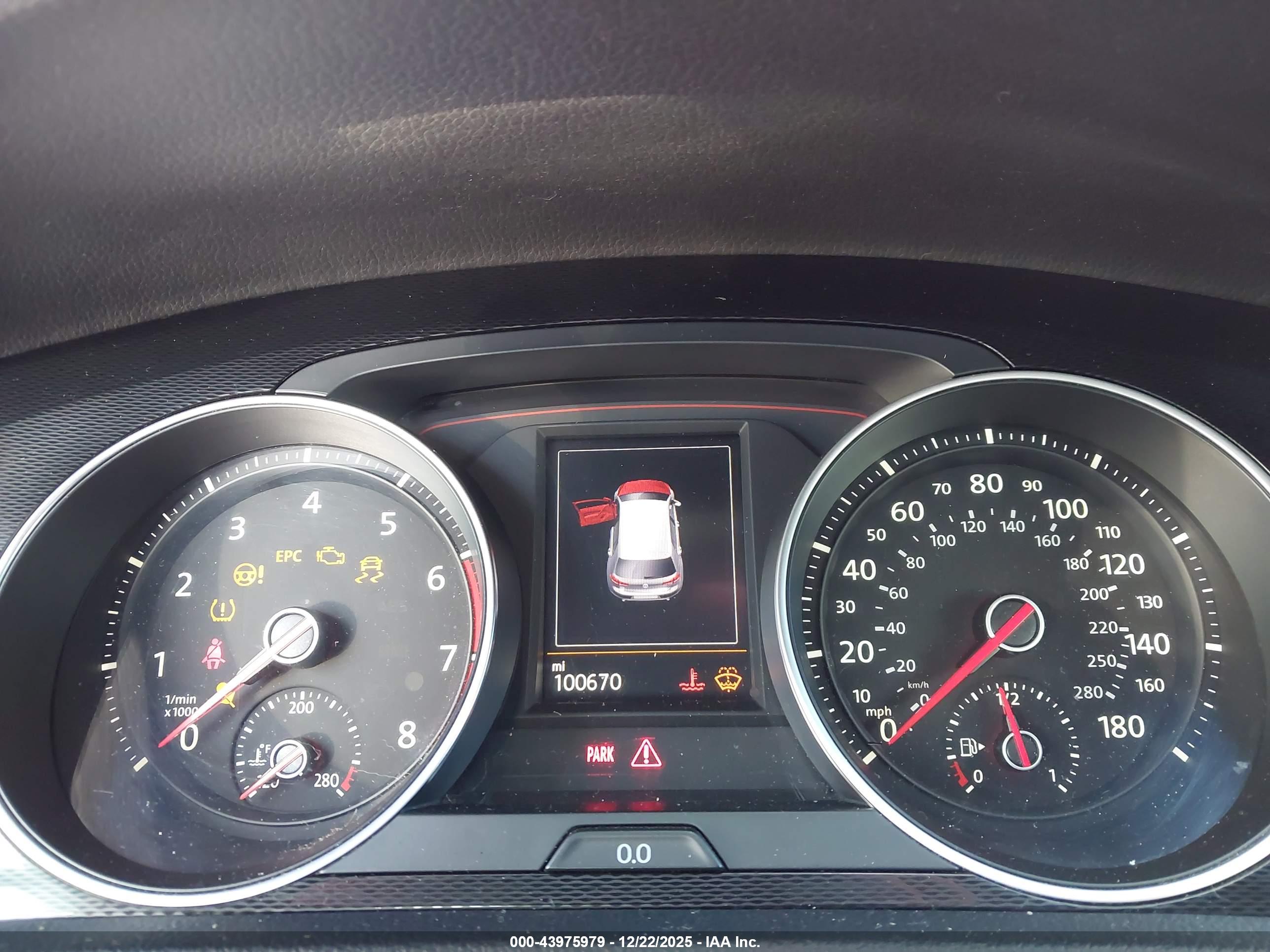 VOLKSWAGEN GOLF image 7