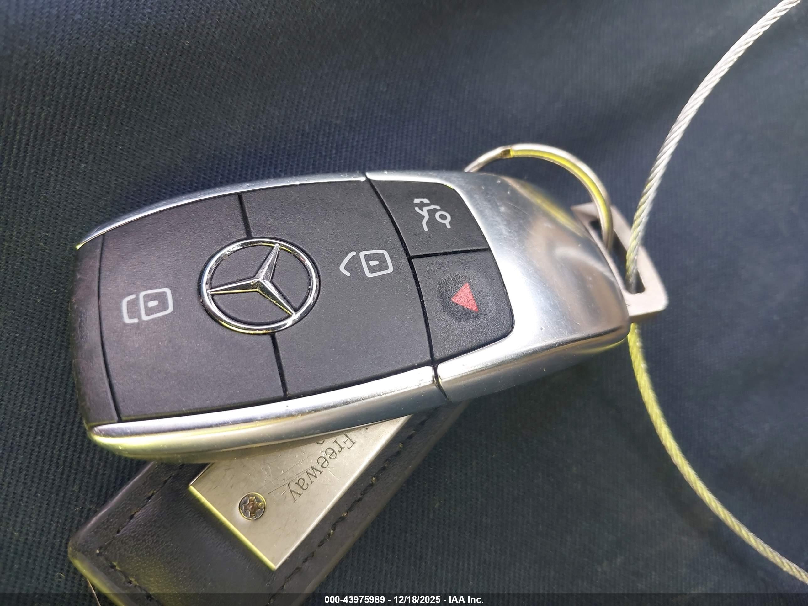 MERCEDES-BENZ GLB image 11