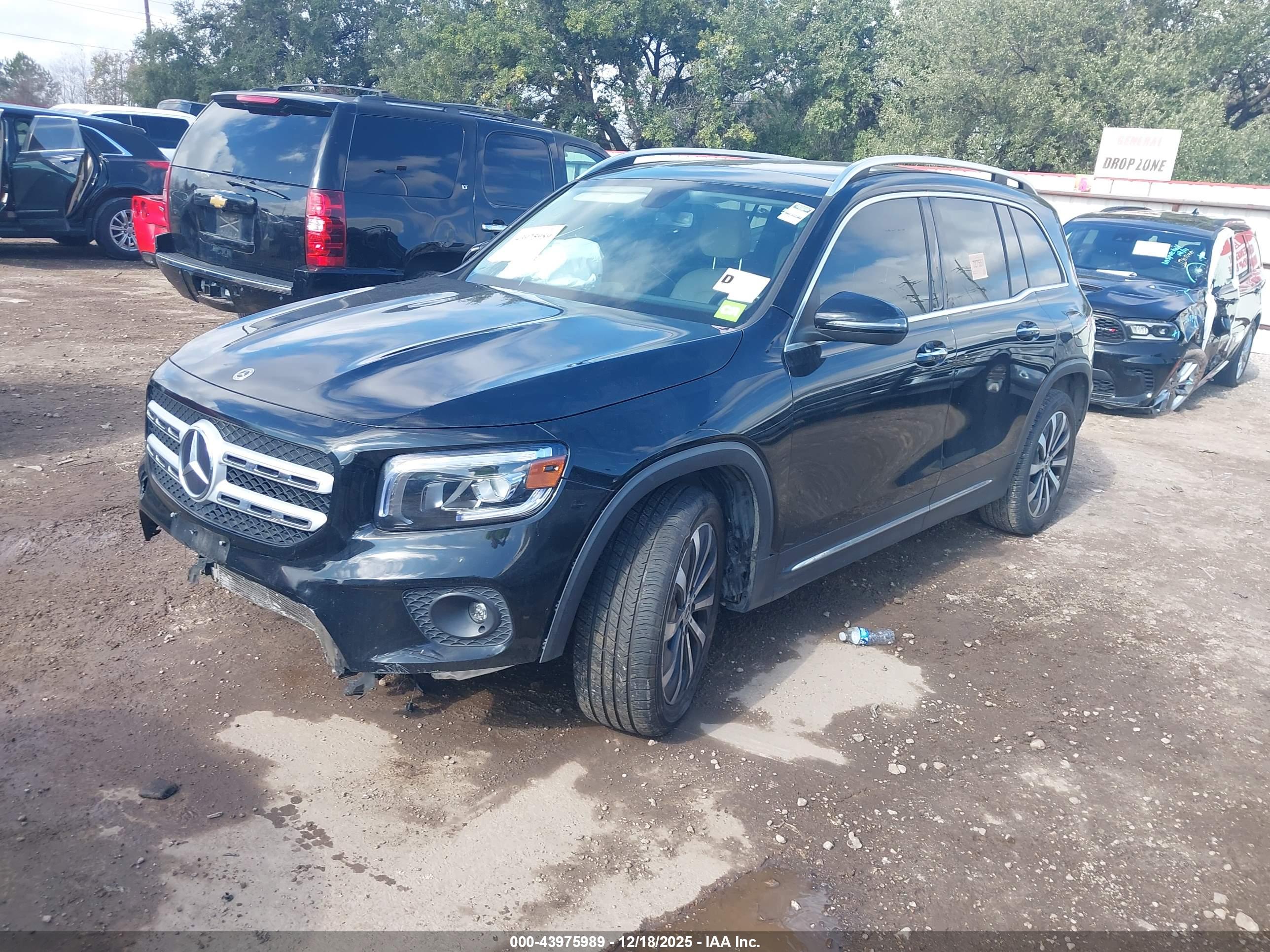 MERCEDES-BENZ GLB image 2