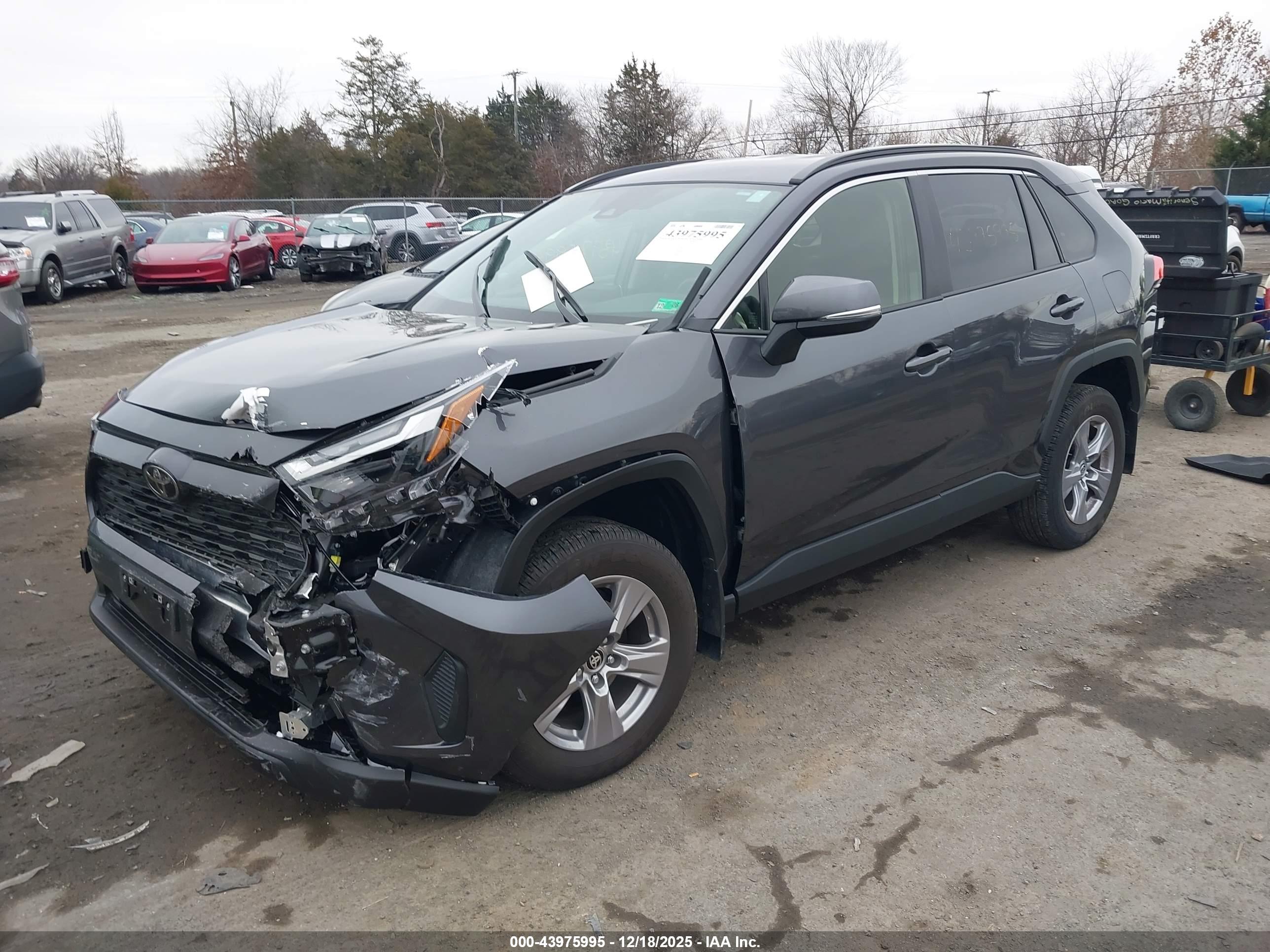 TOYOTA RAV4 image 2