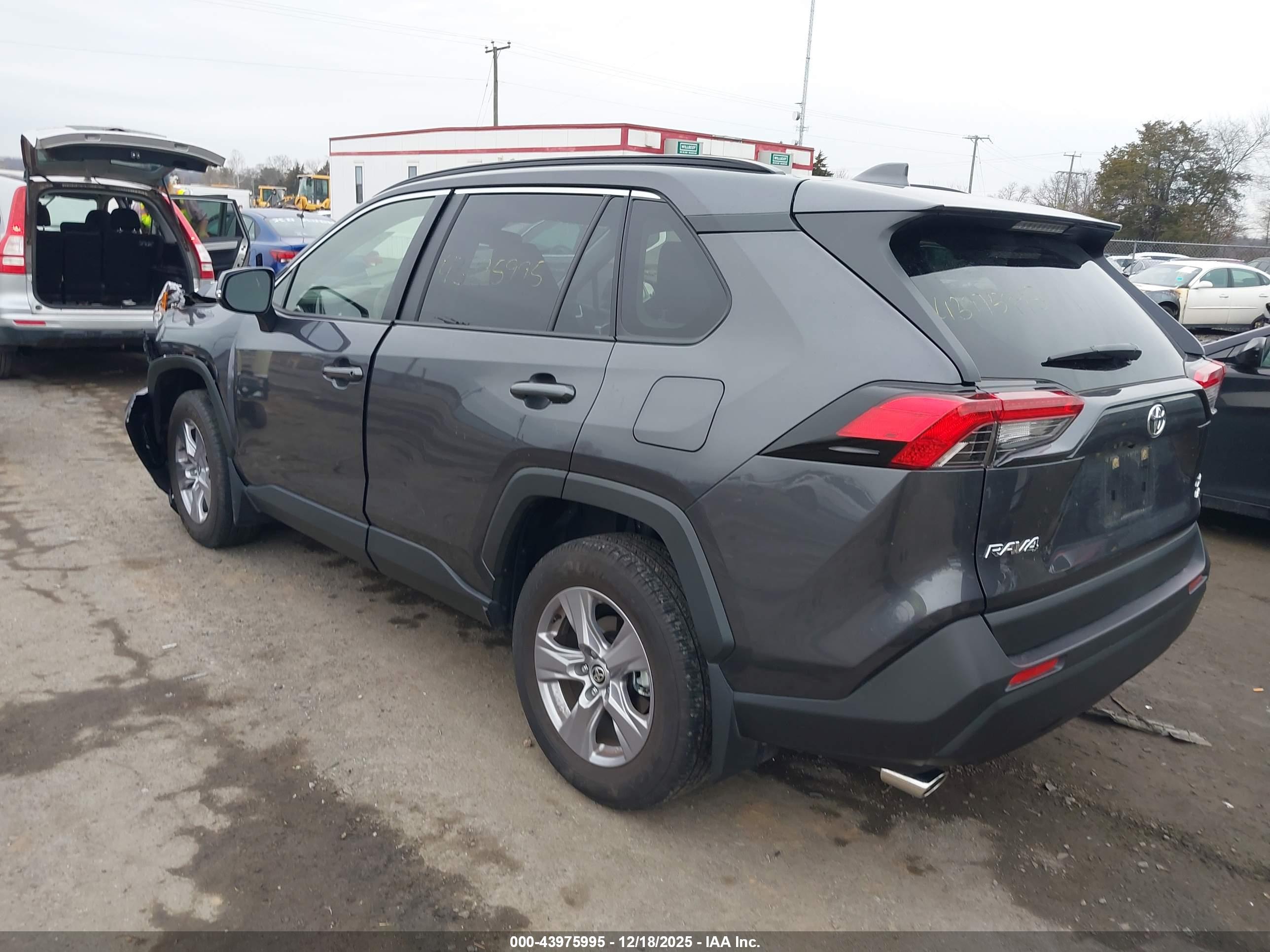 TOYOTA RAV4 image 3