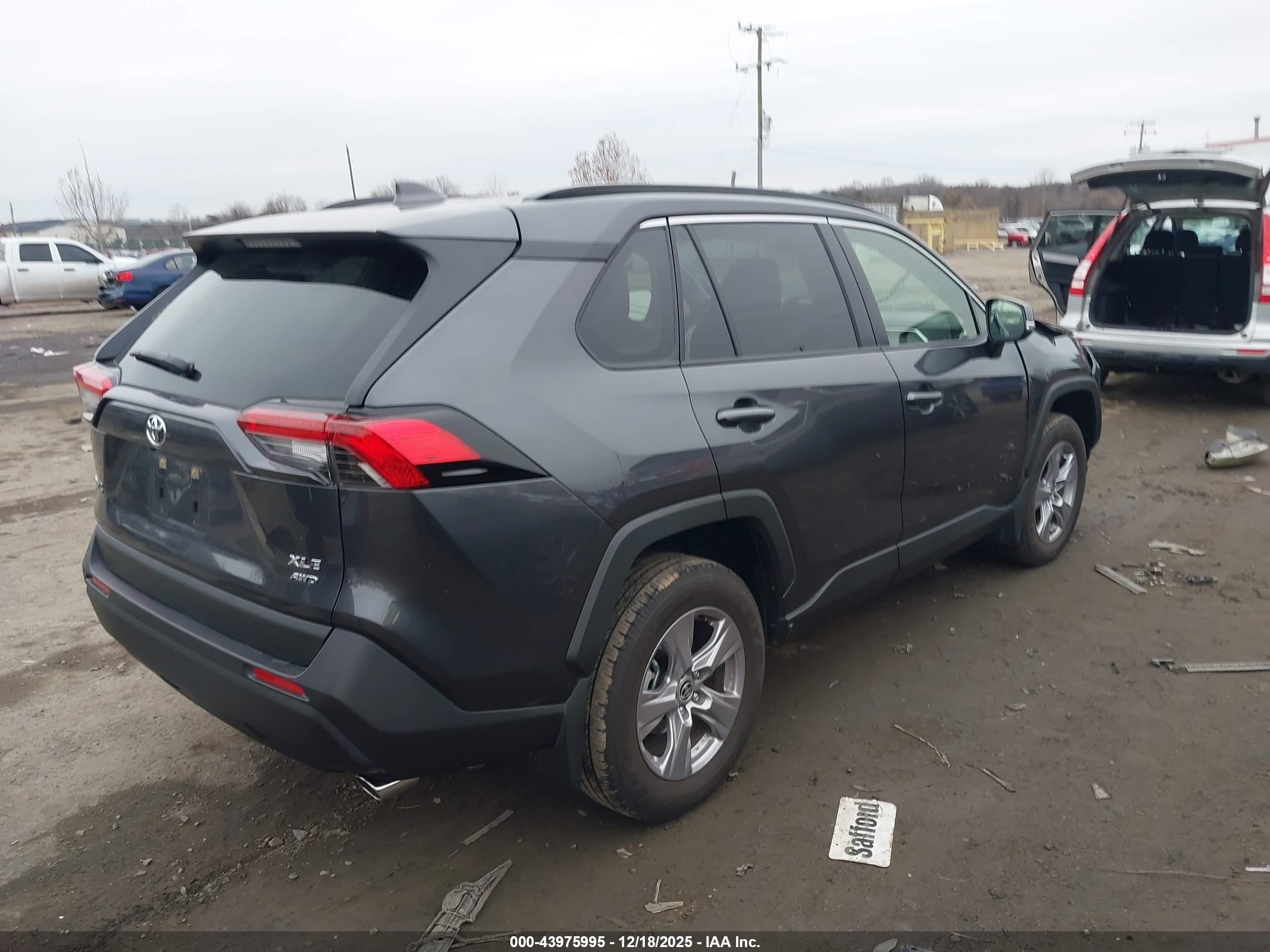 TOYOTA RAV4 image 4